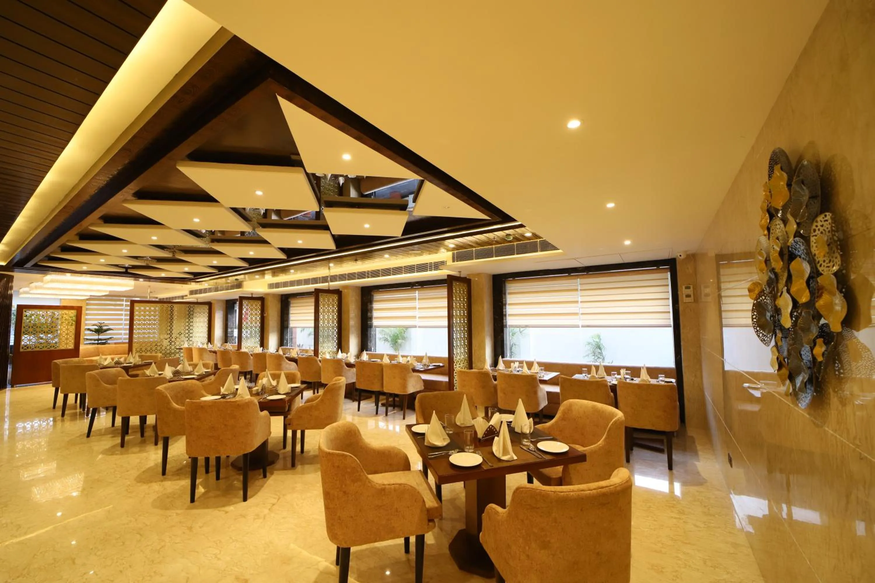 Restaurant/places to eat in Hotel DVIJ INN