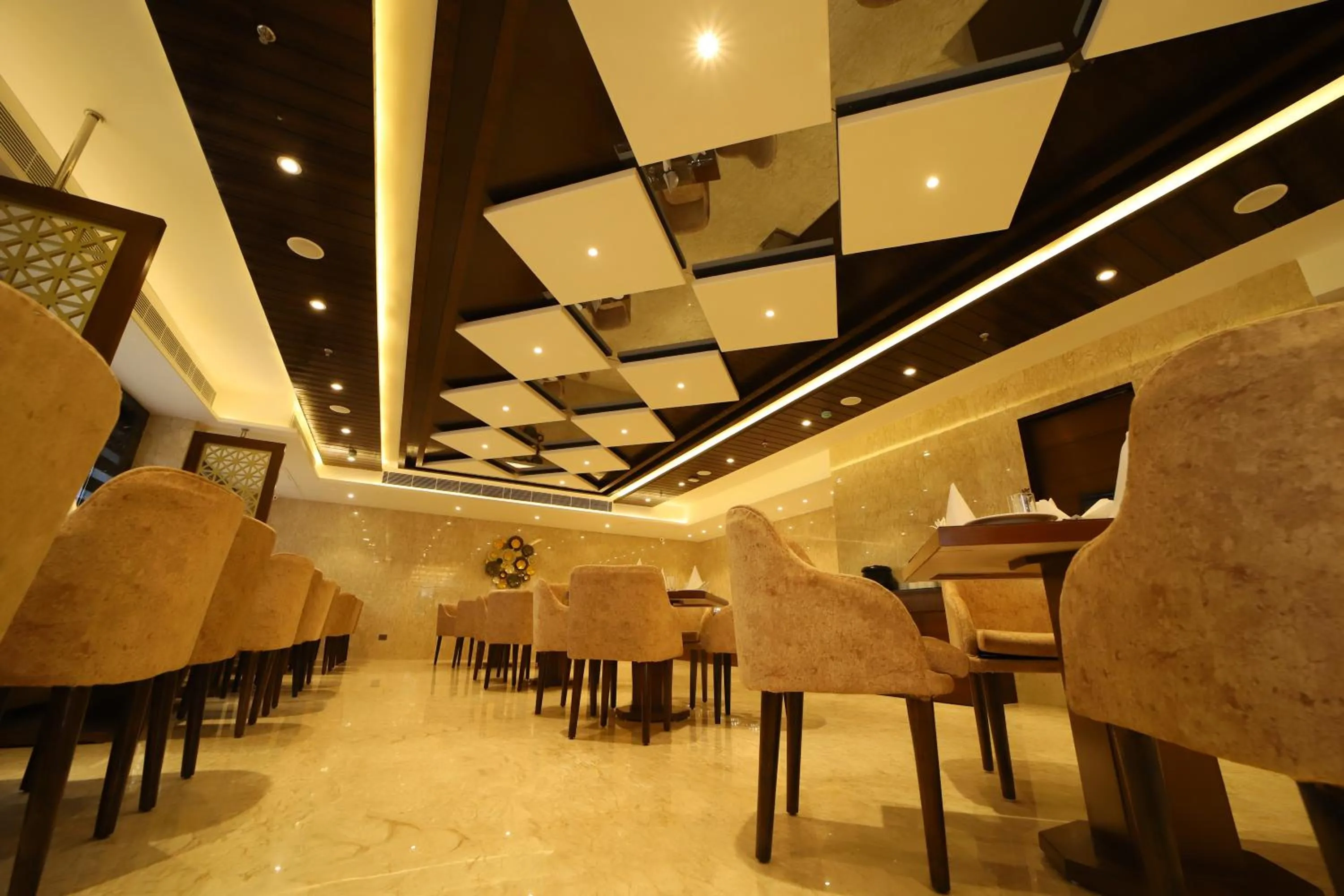 Restaurant/places to eat in Hotel DVIJ INN