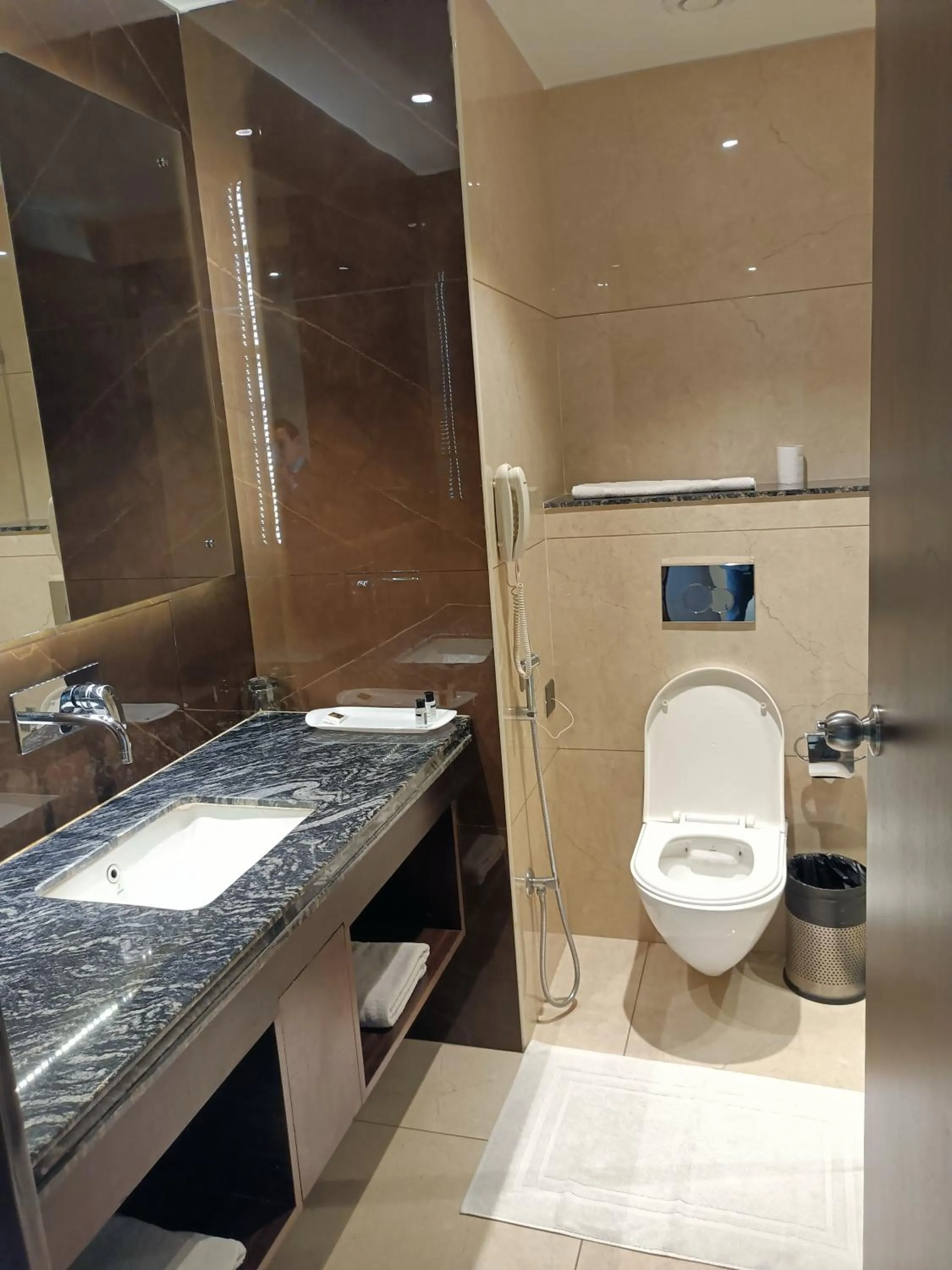 Bathroom in Hotel DVIJ INN