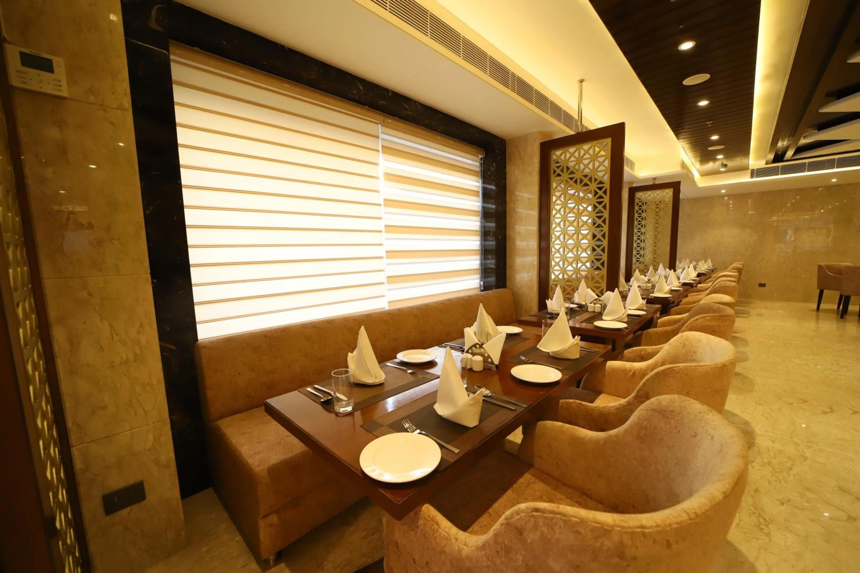 Restaurant/places to eat in Hotel DVIJ INN