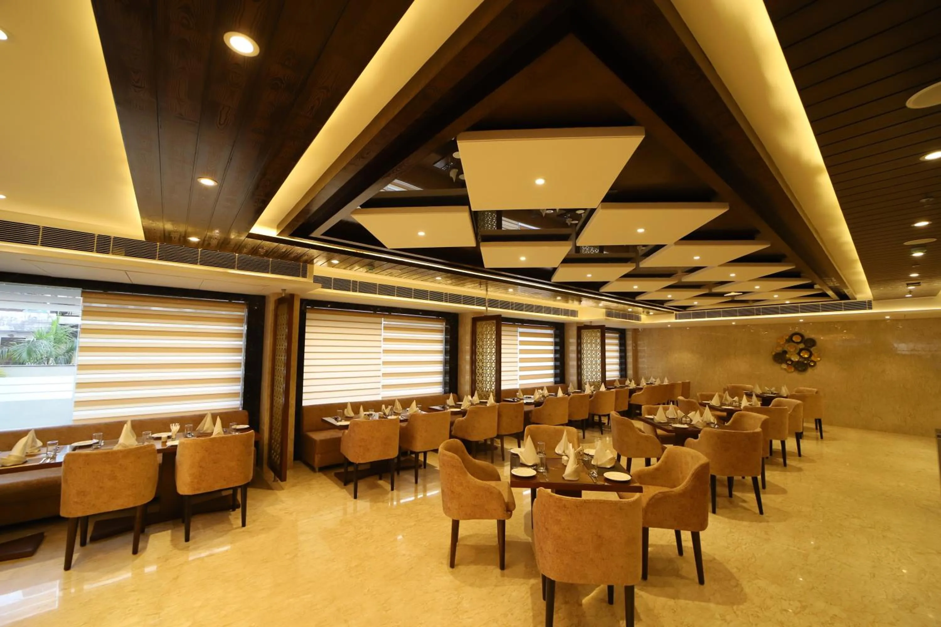 Restaurant/places to eat in Hotel DVIJ INN
