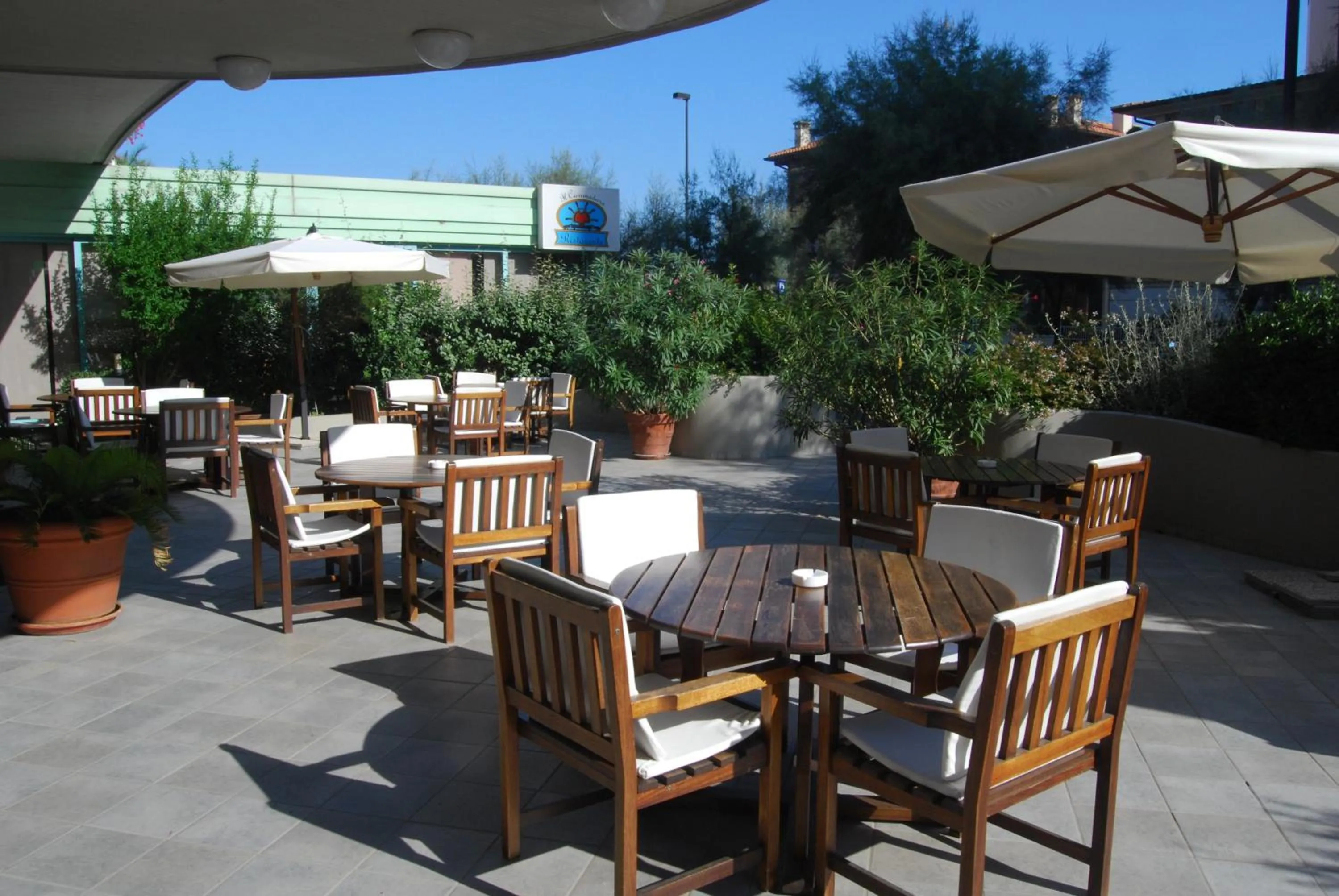 Facade/entrance in Hotel Caravelle