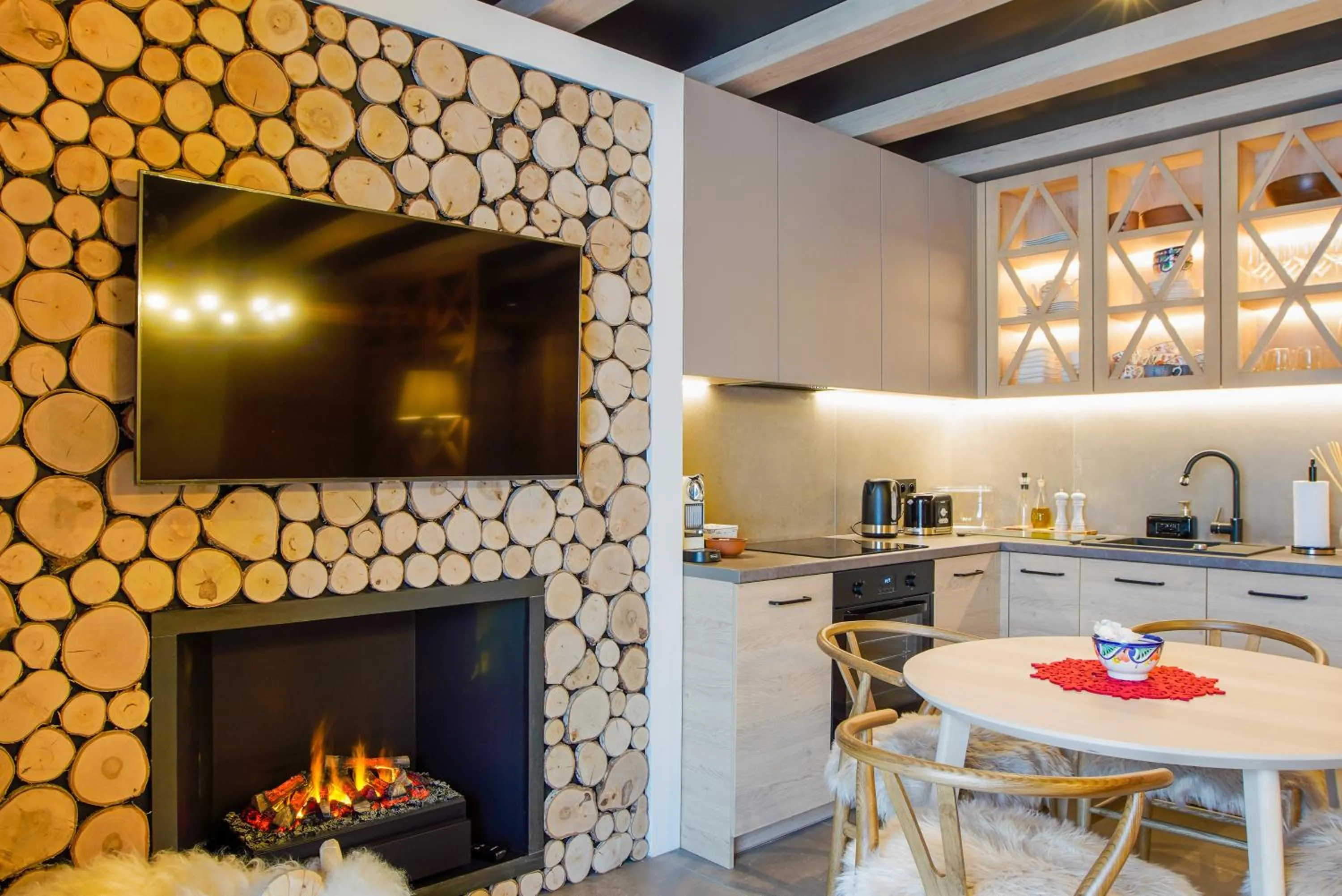 flat iron in Apartamenty Pod Stokiem 200 m do kolejki Na Skrzyczne - szczyrk apartamenty