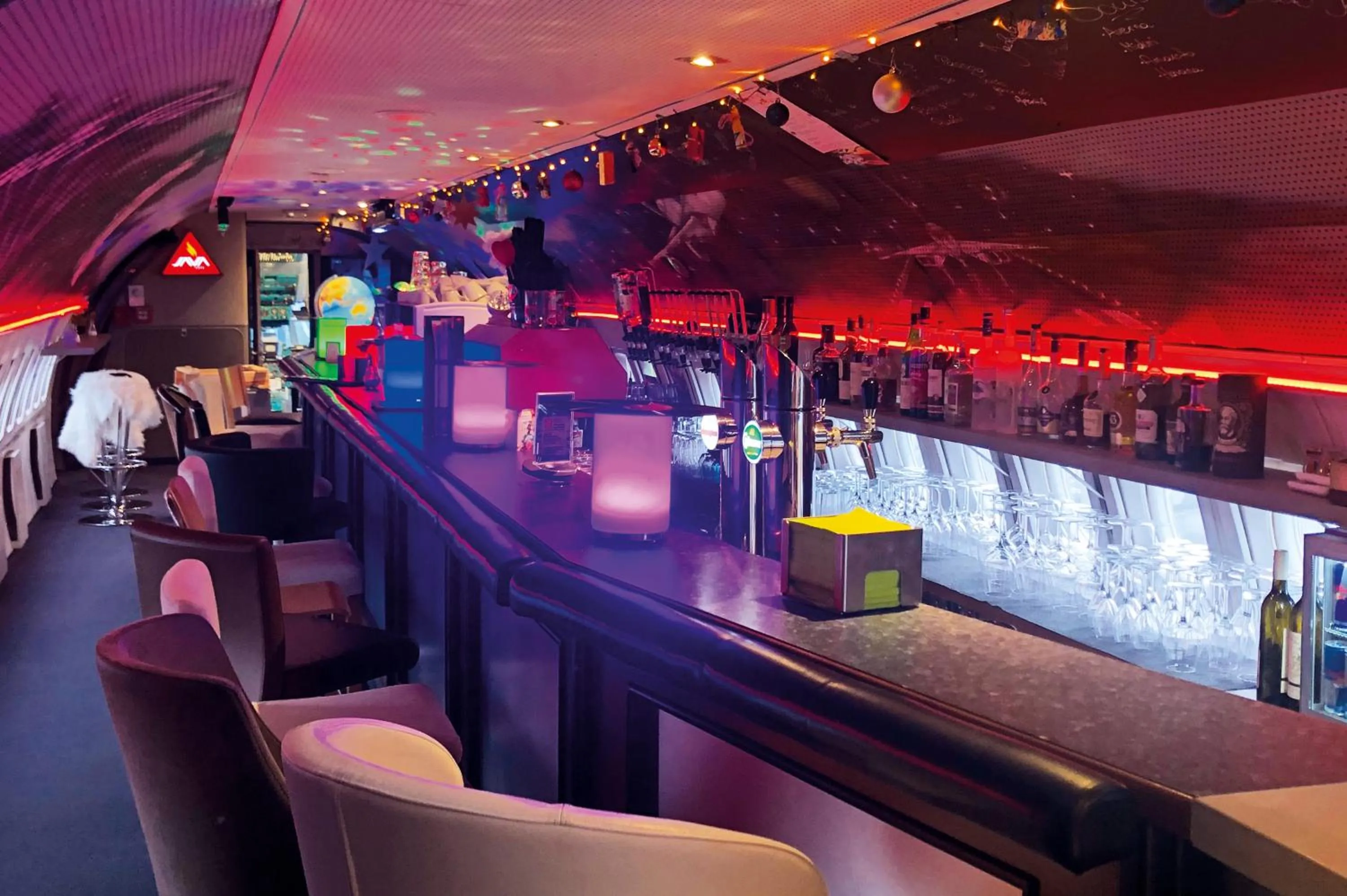 Lounge or bar in NOVAPARK Flugzeughotel Graz