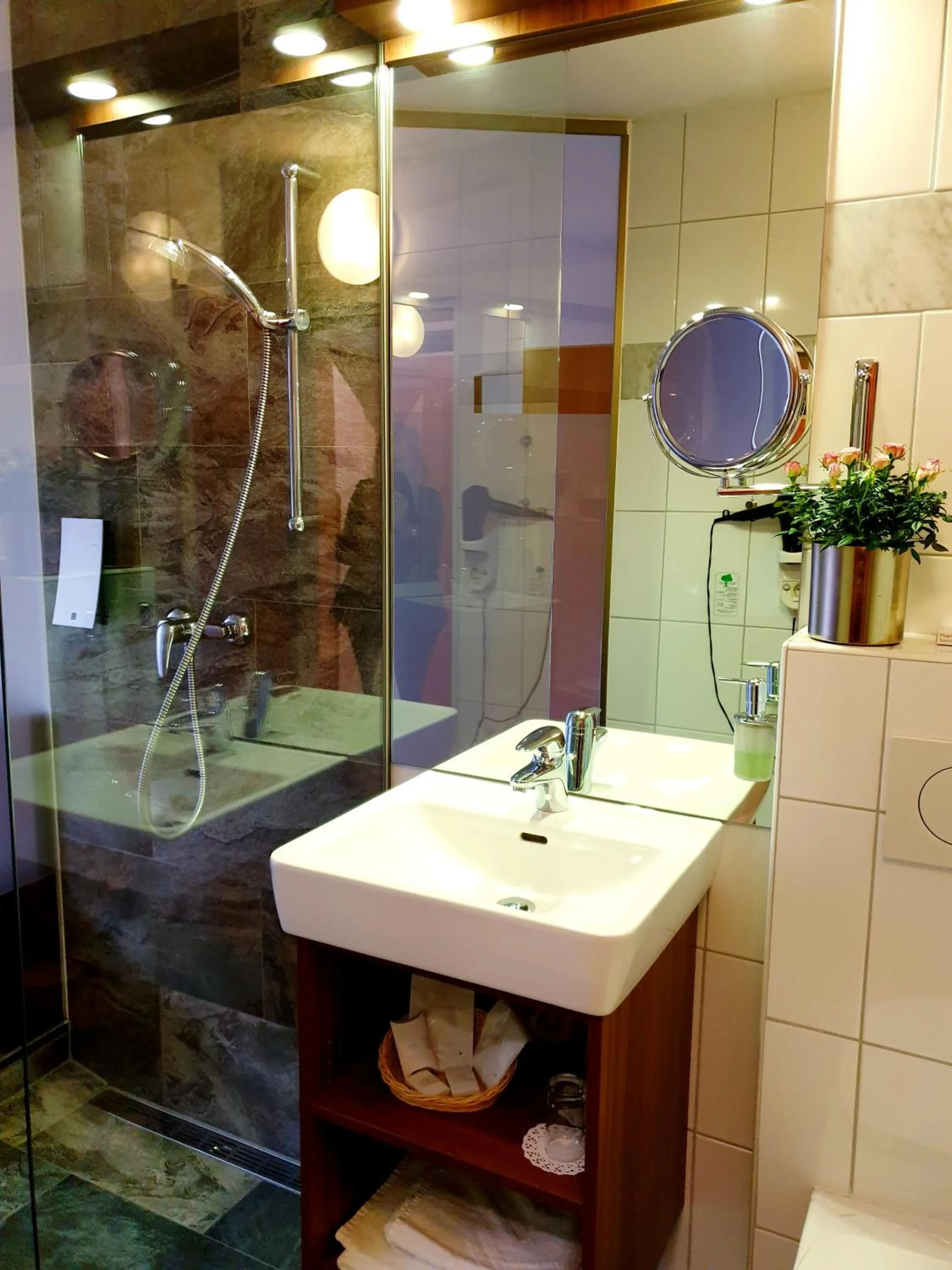 Bathroom in Hotel Via Roma