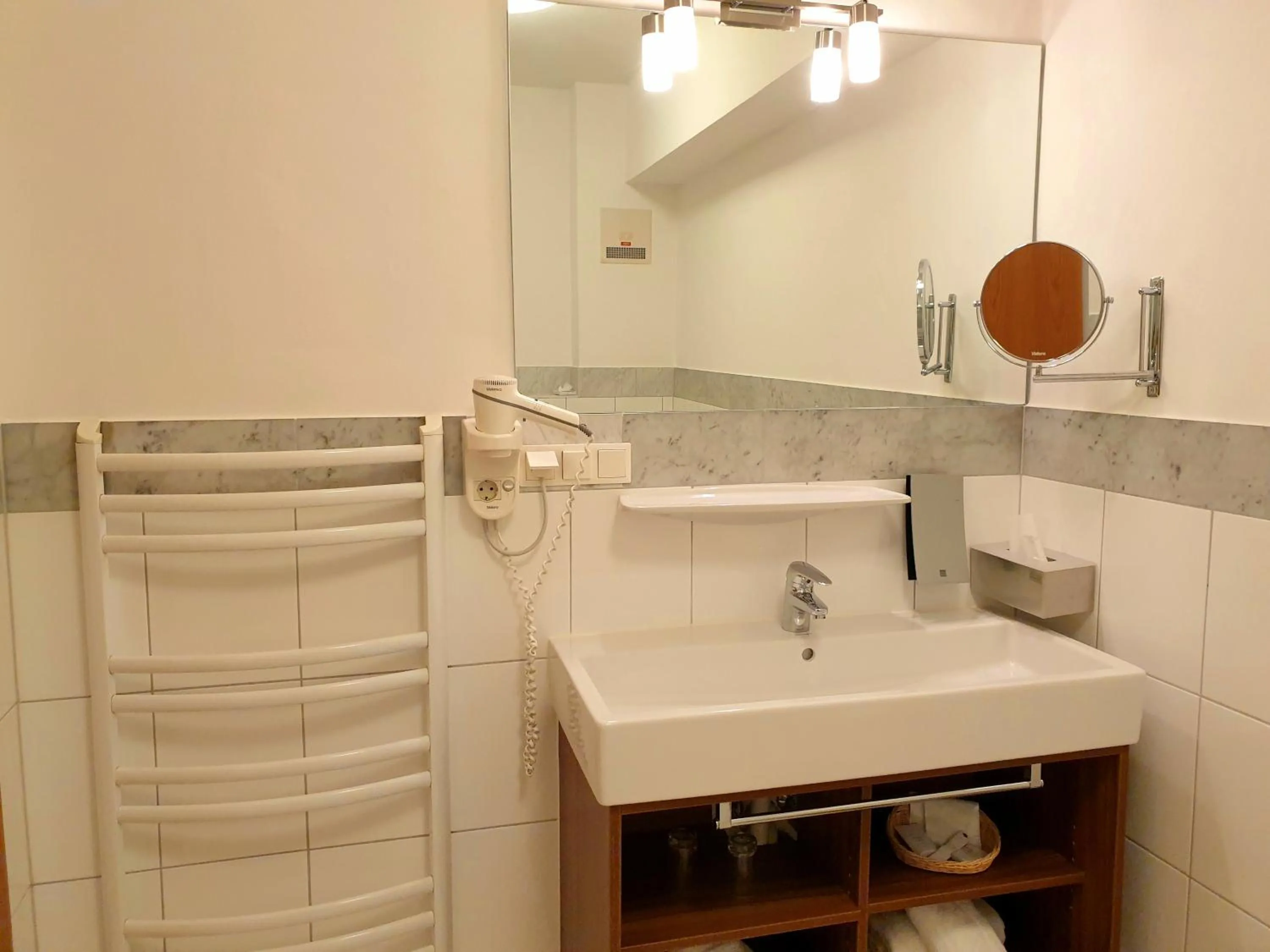 Bathroom in Hotel Via Roma