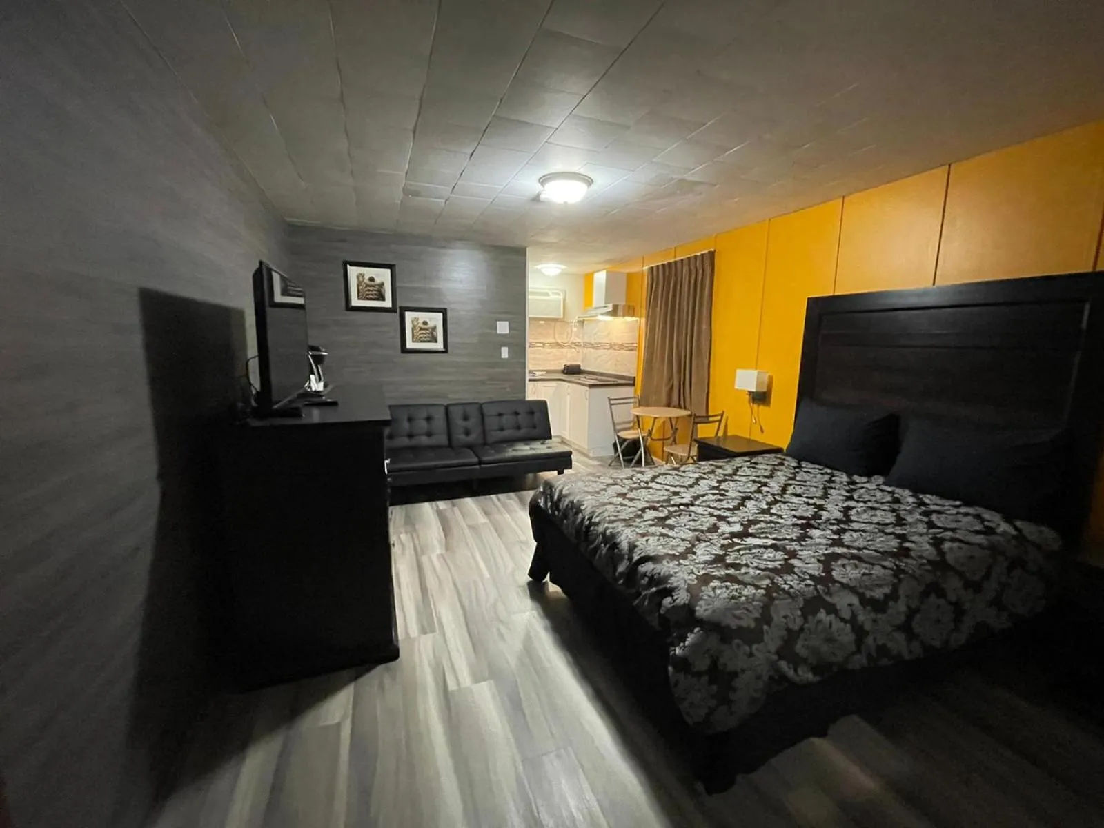 Bed in Valley Motor Lodge