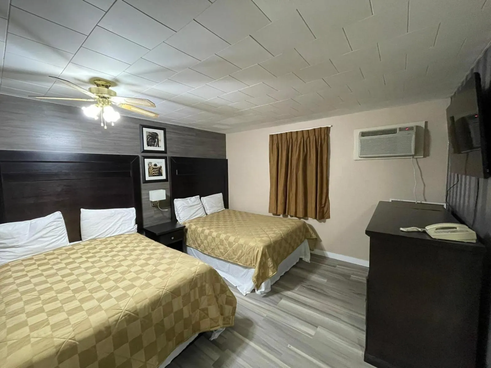 Bed in Valley Motor Lodge