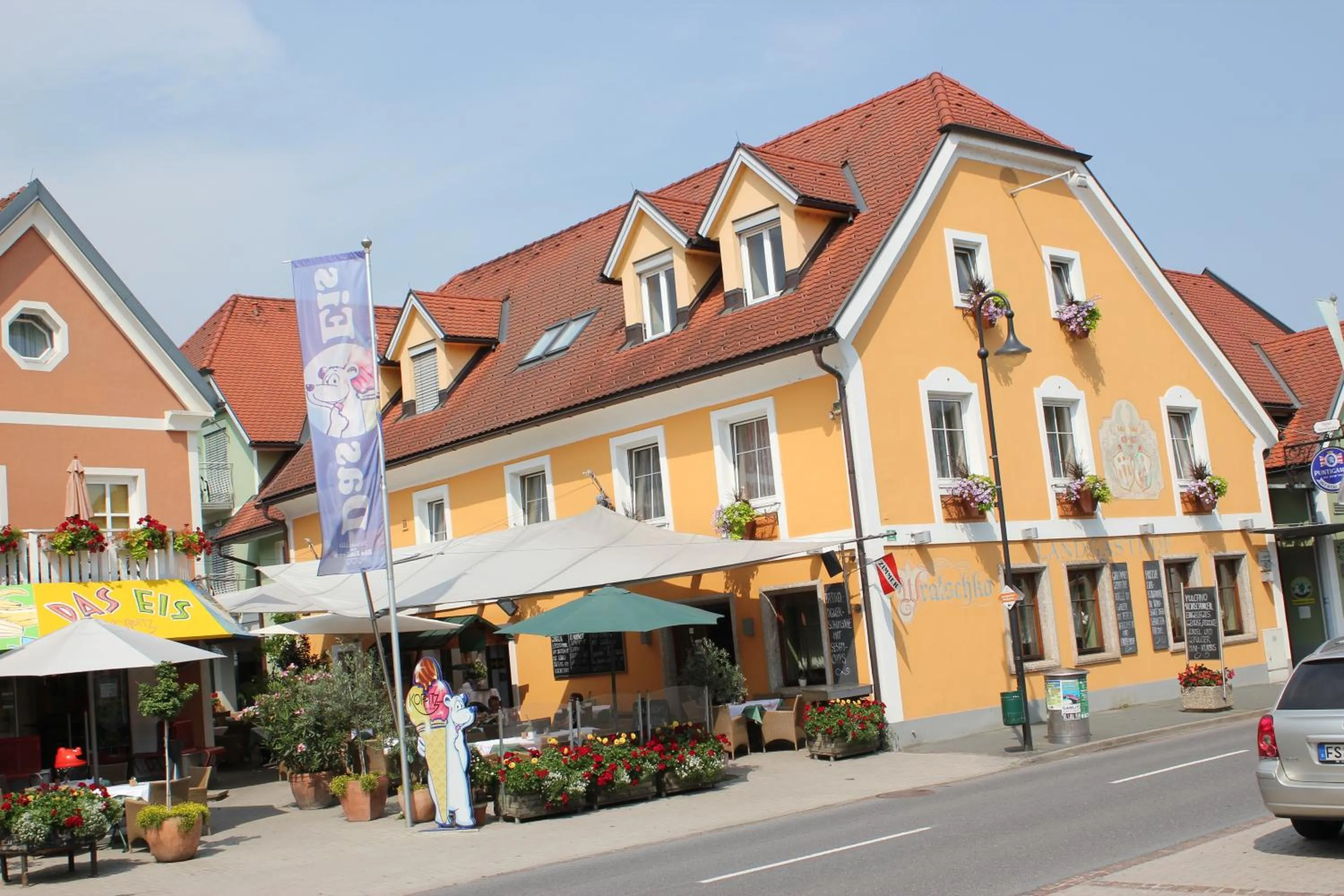 Facade/entrance in Hotel am Marktplatz - Landgasthof Wratschko - Gamlitz