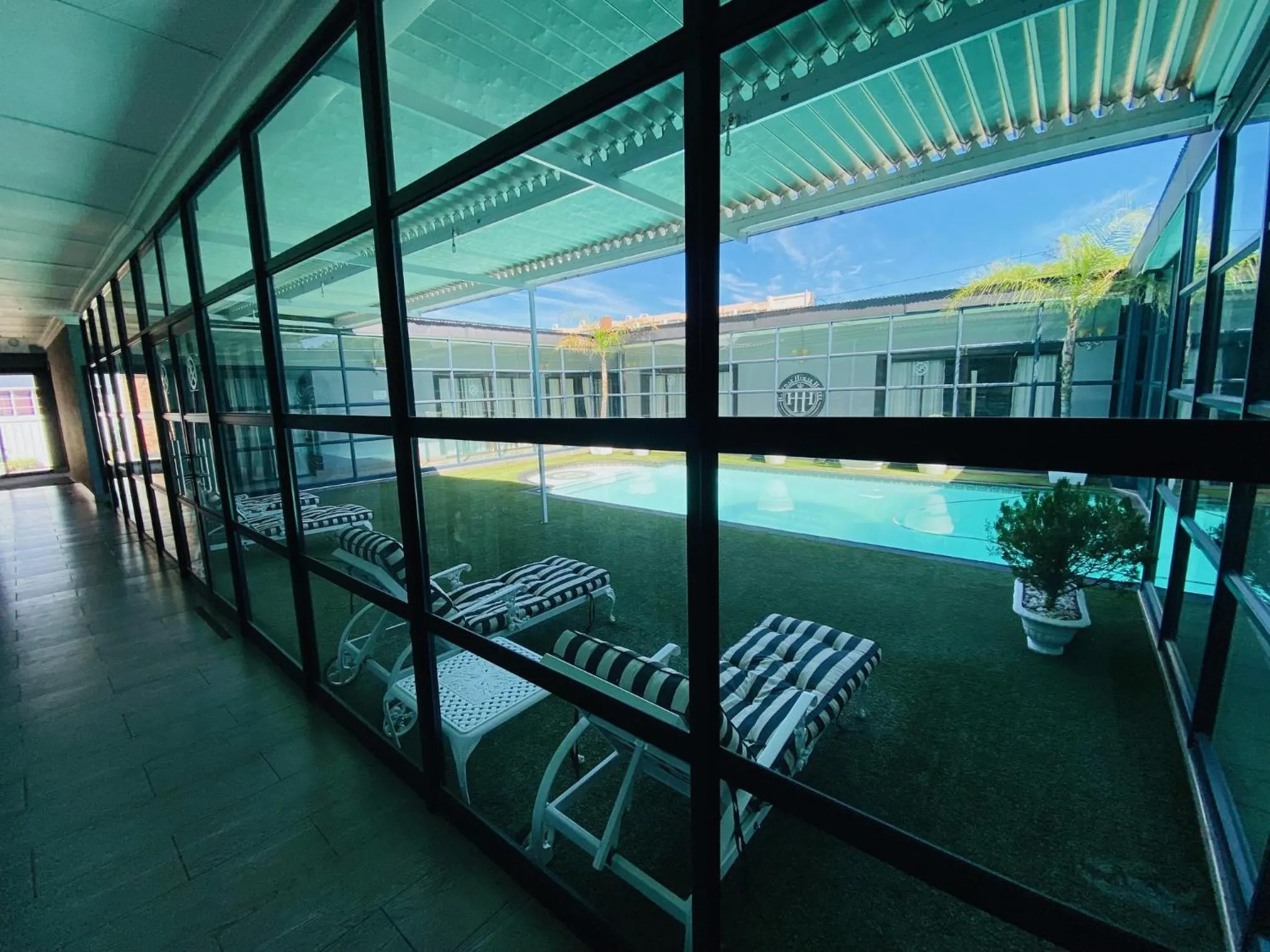 Swimming pool in Halfway House Hotel