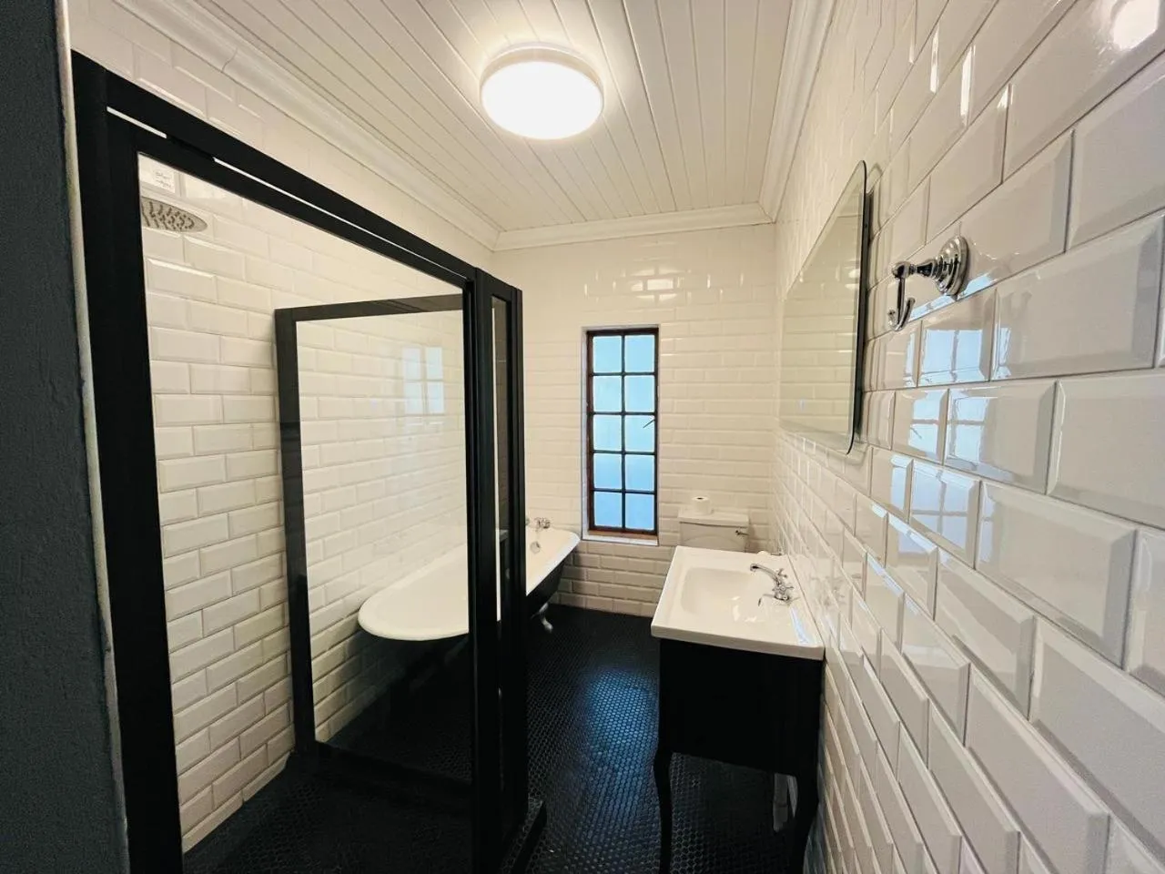 Bathroom in Halfway House Hotel