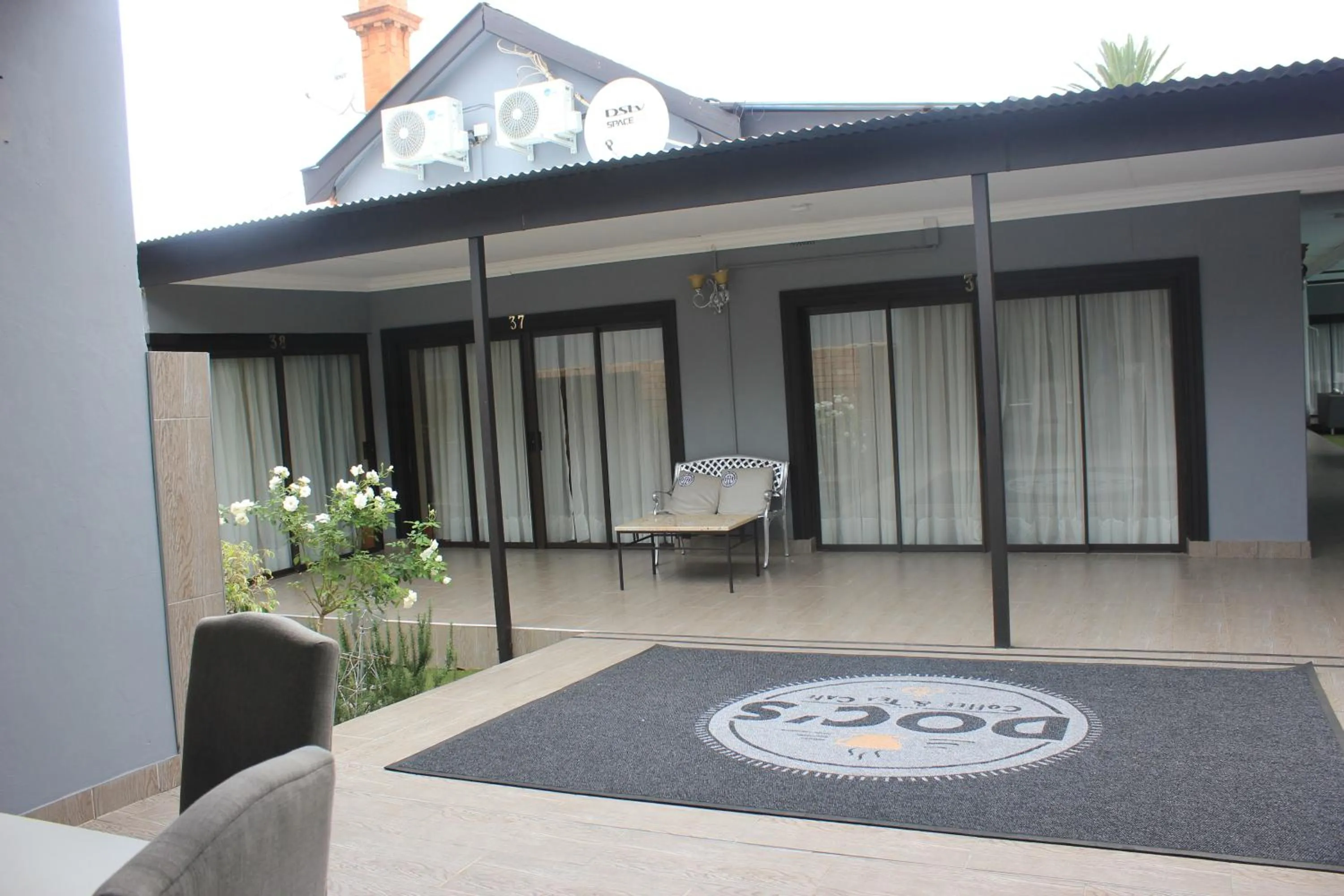 Patio in Halfway House Hotel