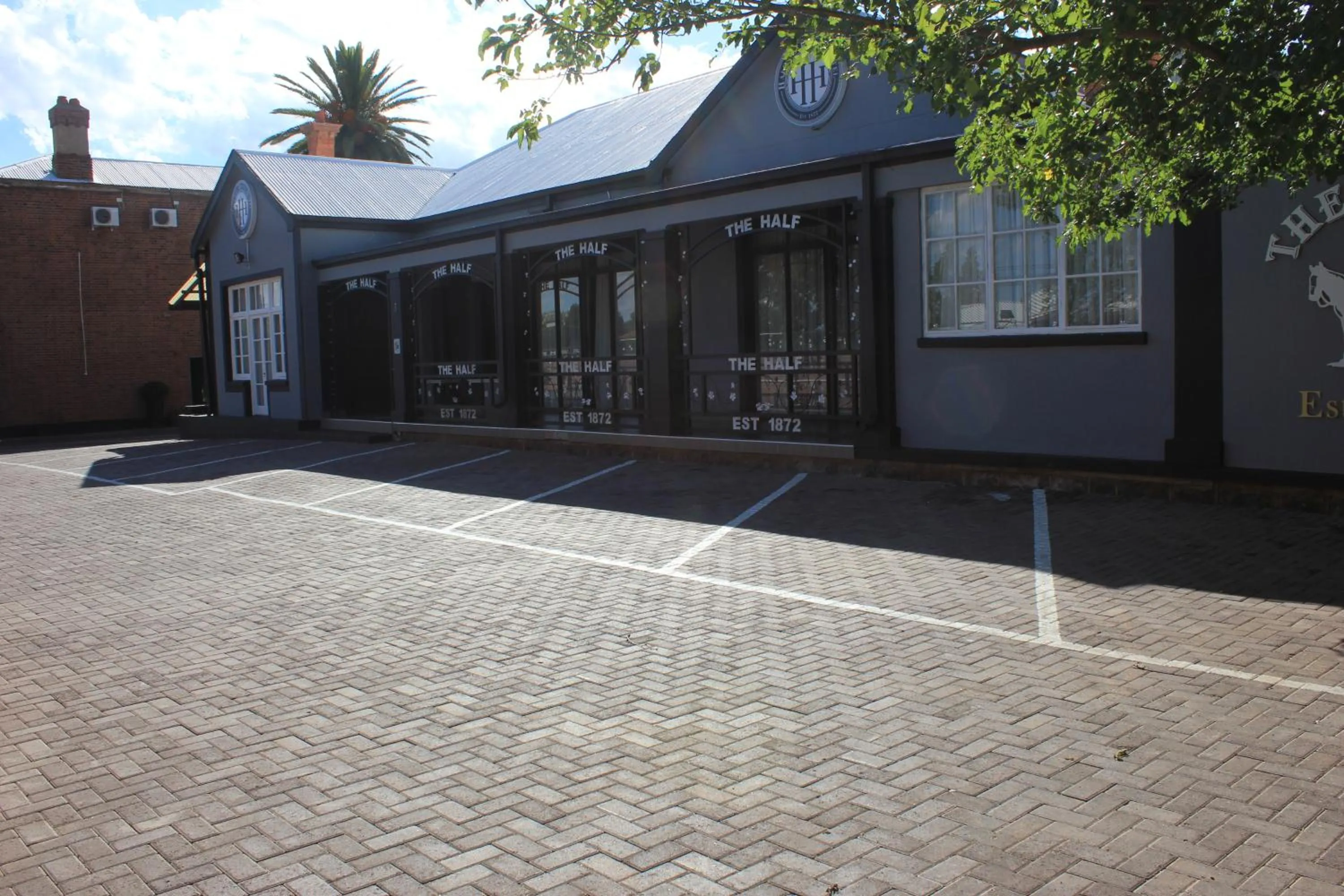 Parking in Halfway House Hotel