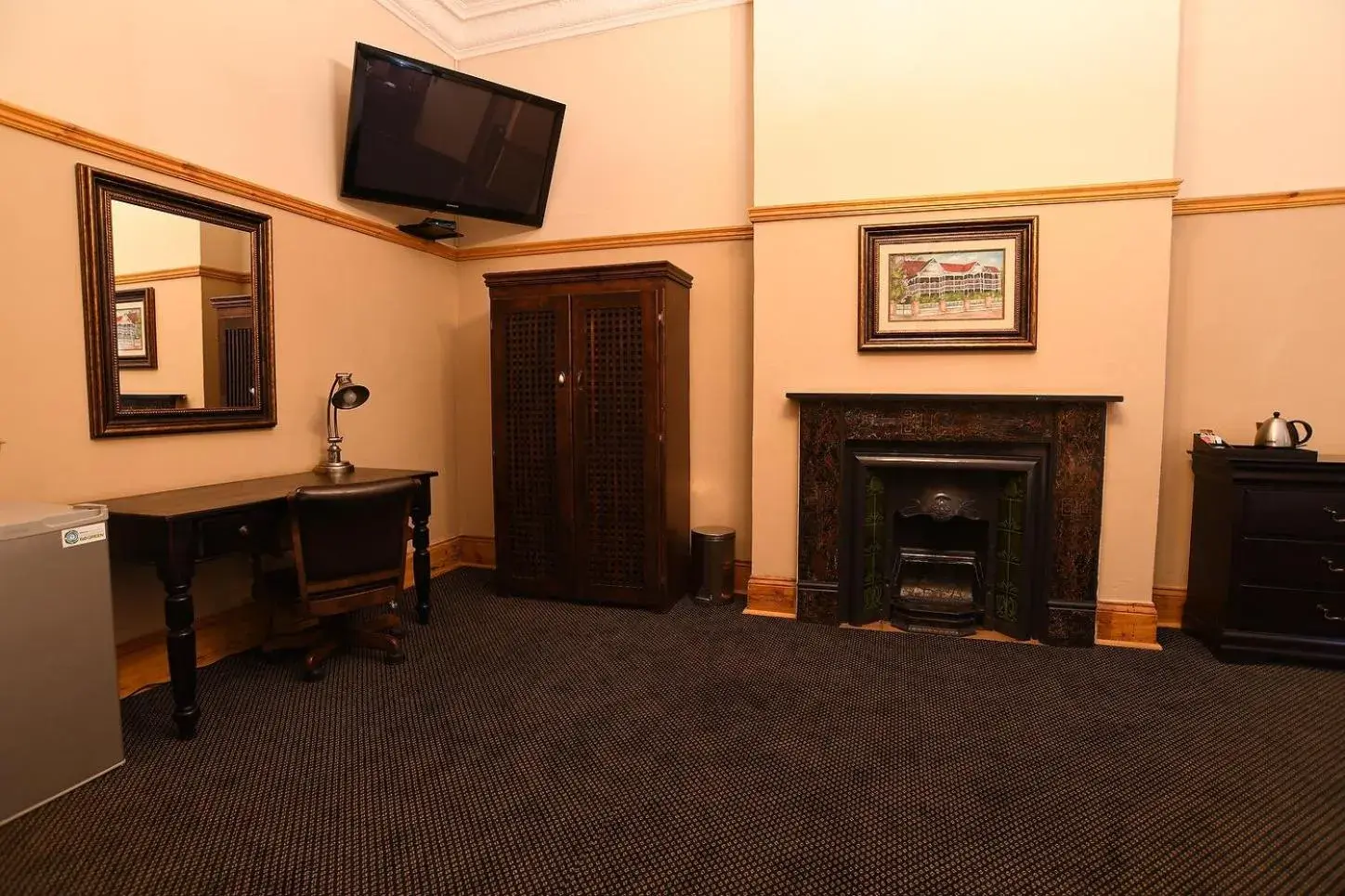 Superior King Suite in Halfway House Hotel Superior King Suite in Halfway House Hotel