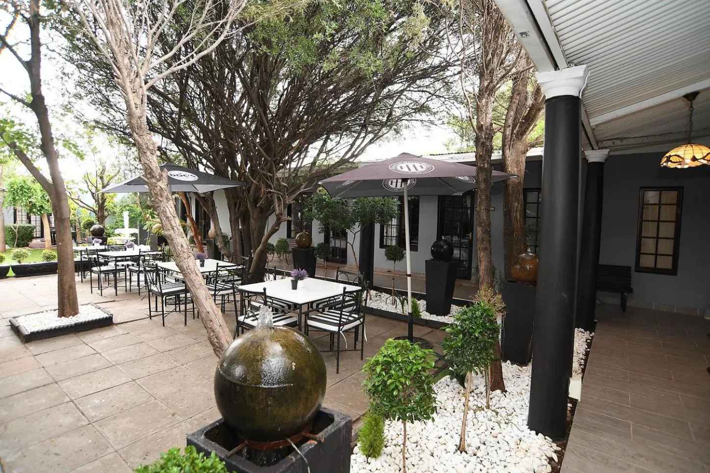 Restaurant/places to eat in Halfway House Hotel