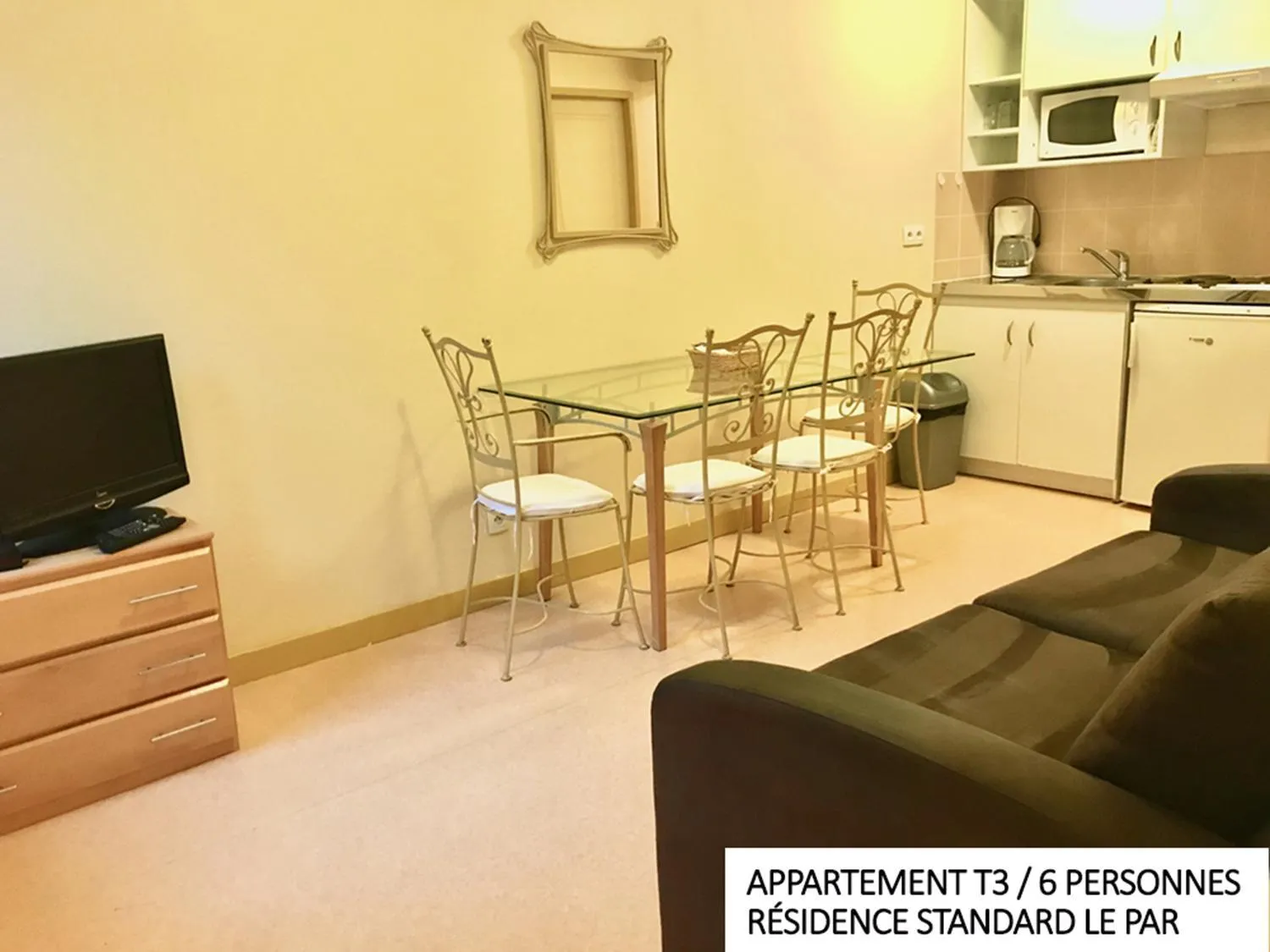 Kitchen or kitchenette in Coin d'Aubrac Hôtel Restaurant SPA de luxe