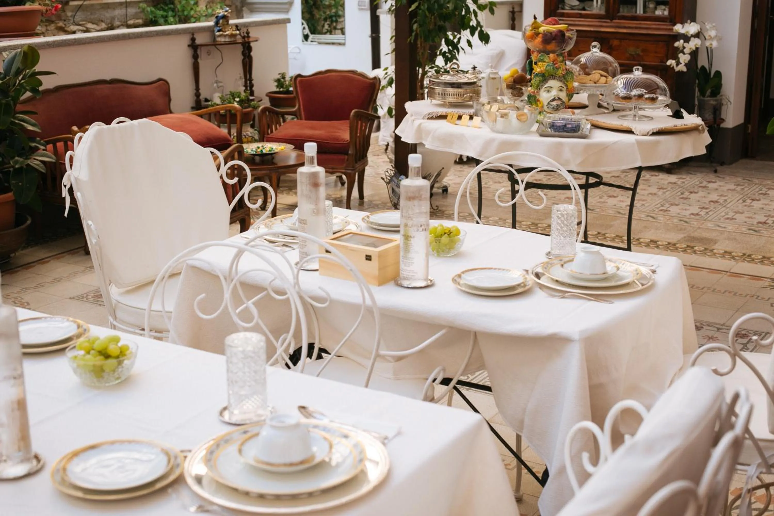 Buffet breakfast in Domus Socolatae Residenza d'Epoca Charming B&B - Adults Only
