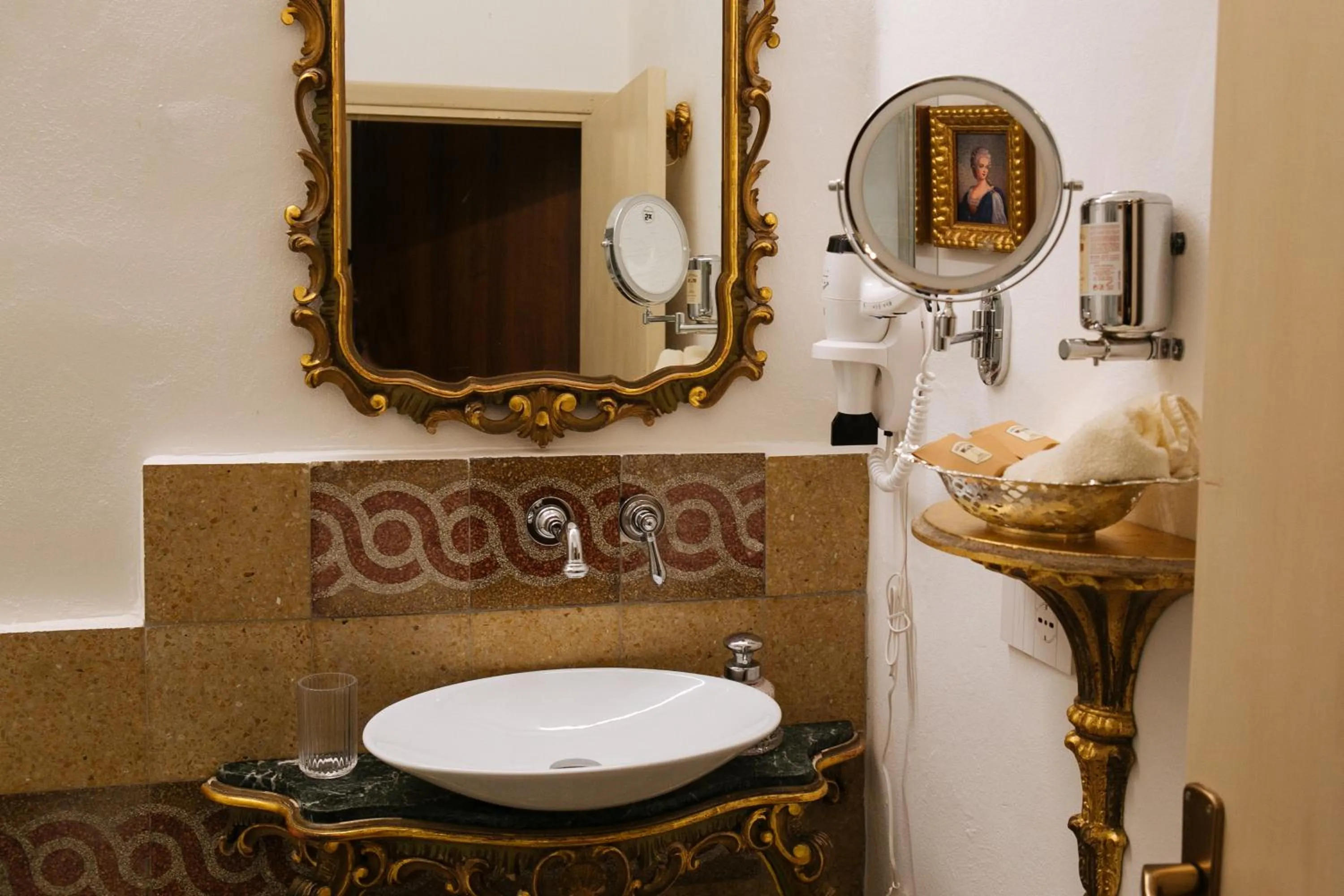 Bathroom in Domus Socolatae Residenza d'Epoca Charming B&B - Adults Only