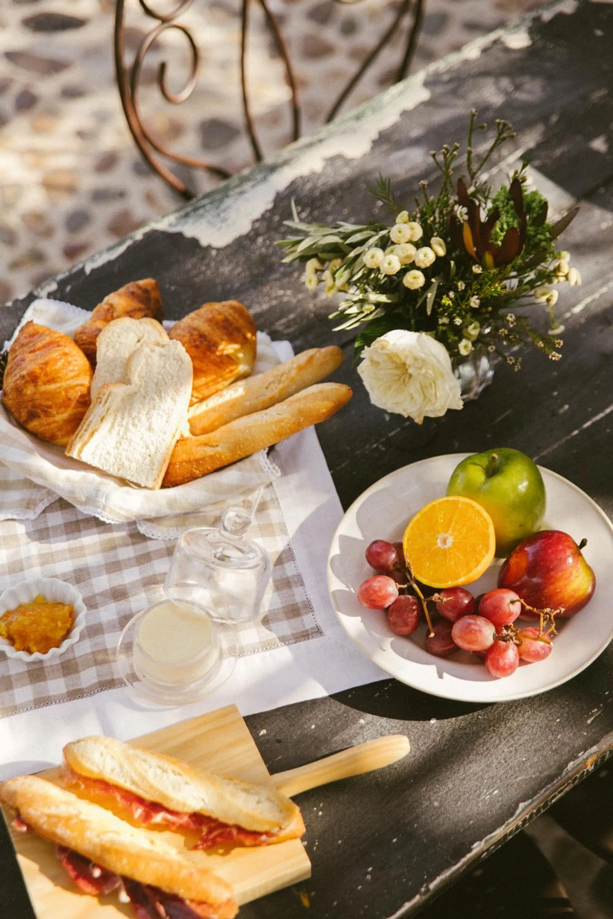 Food and drinks in La Casa de los Tomillares