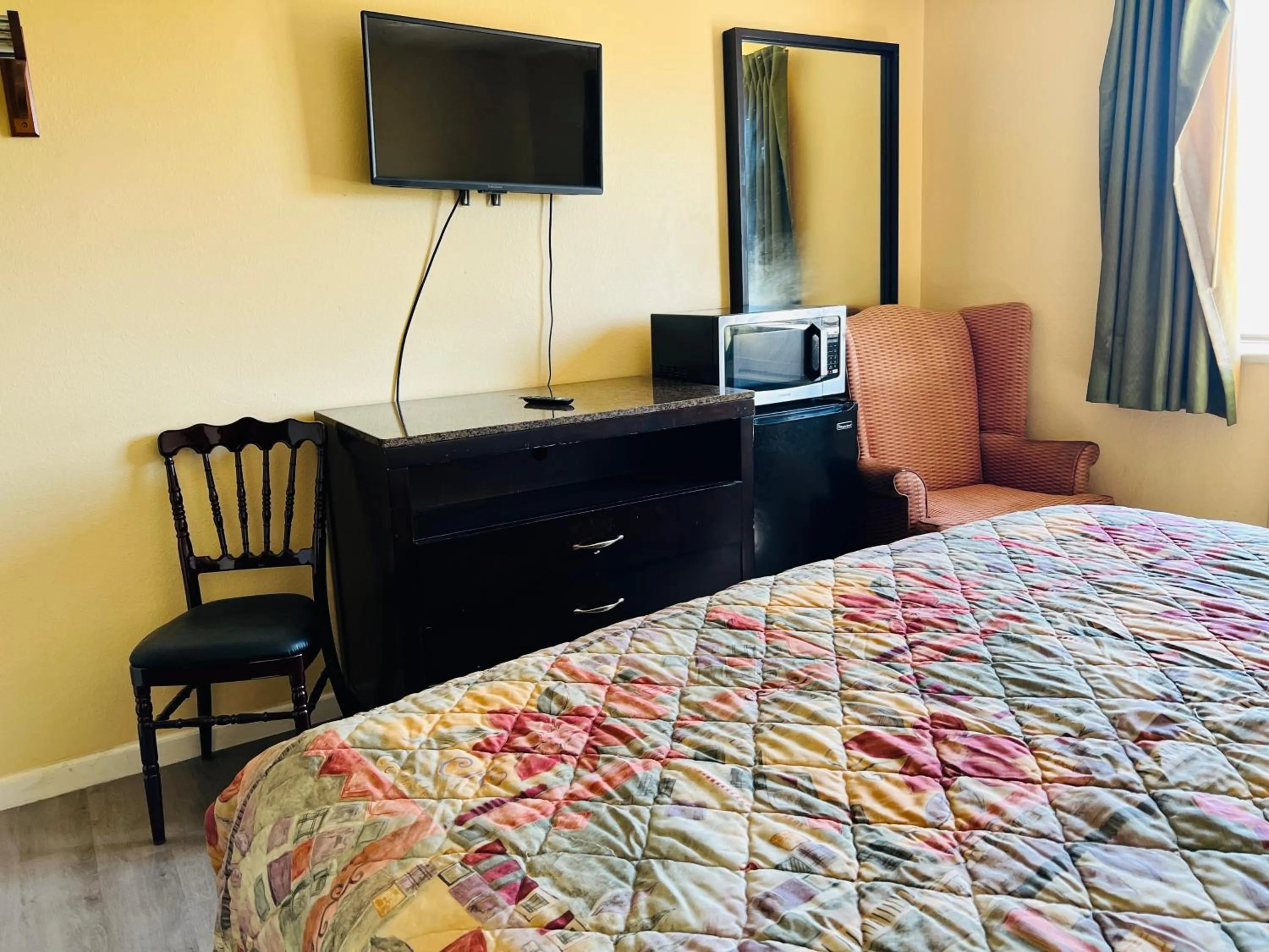 Bedroom in Rosewood Inn By OYO Union City I-69