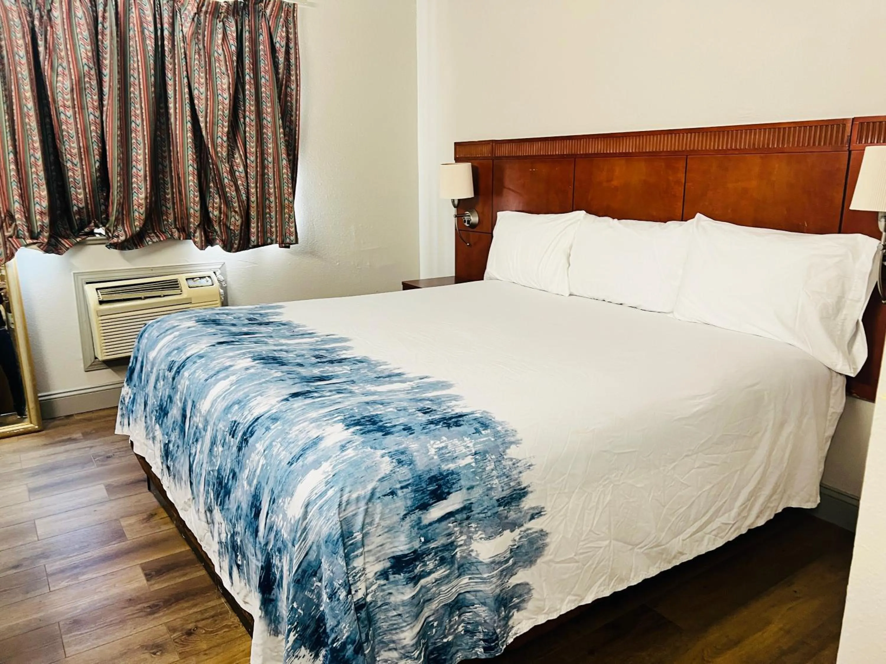 Bedroom in Rosewood Inn By OYO Union City I-69