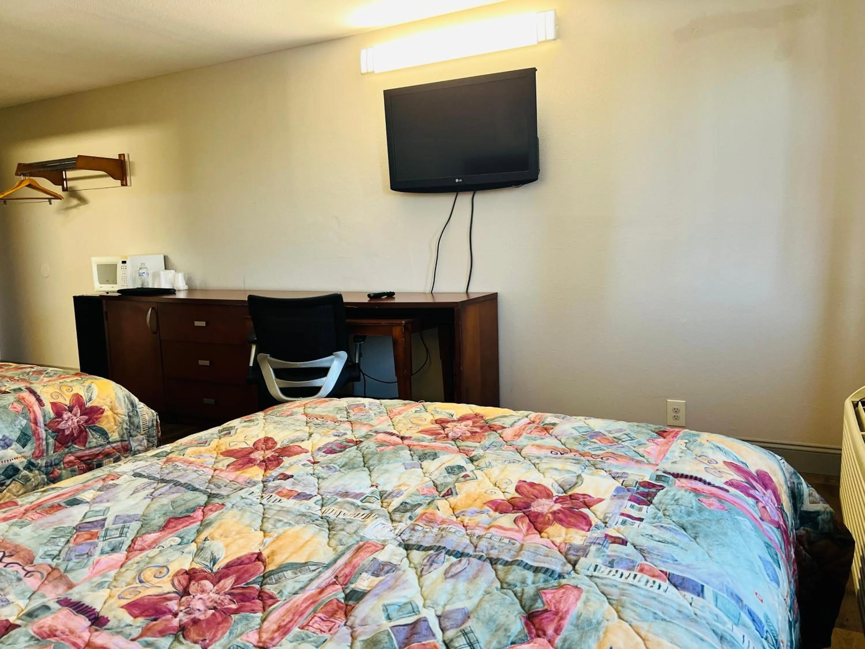 Bedroom in Rosewood Inn By OYO Union City I-69