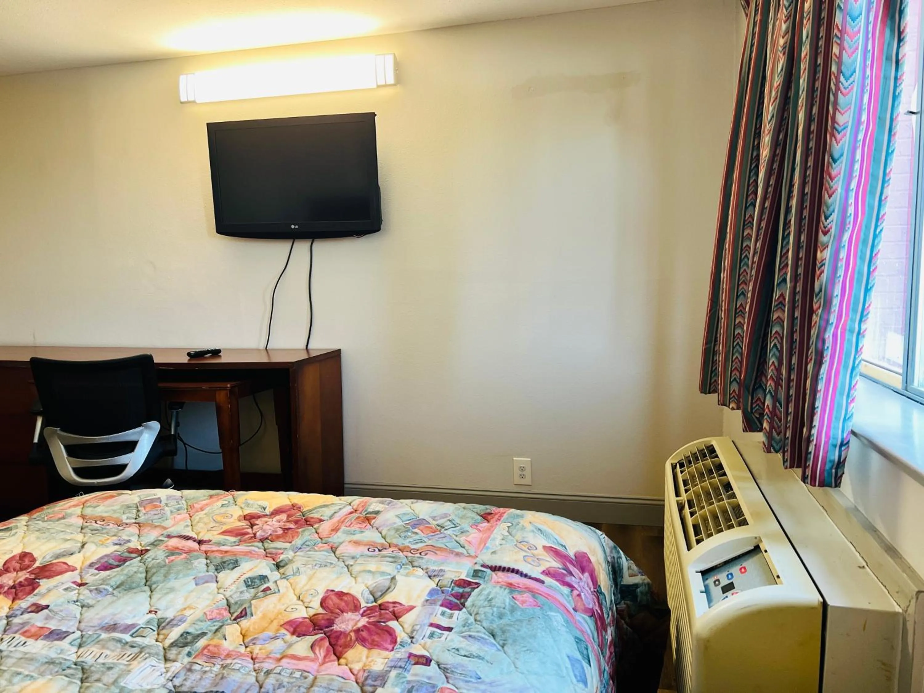 Bedroom in Rosewood Inn By OYO Union City I-69