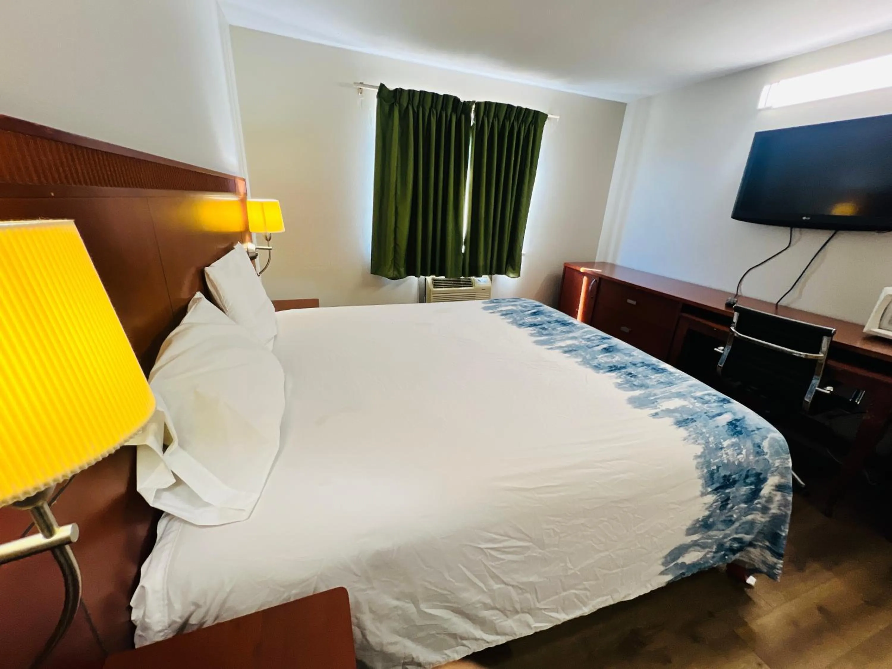 Bedroom in Rosewood Inn By OYO Union City I-69