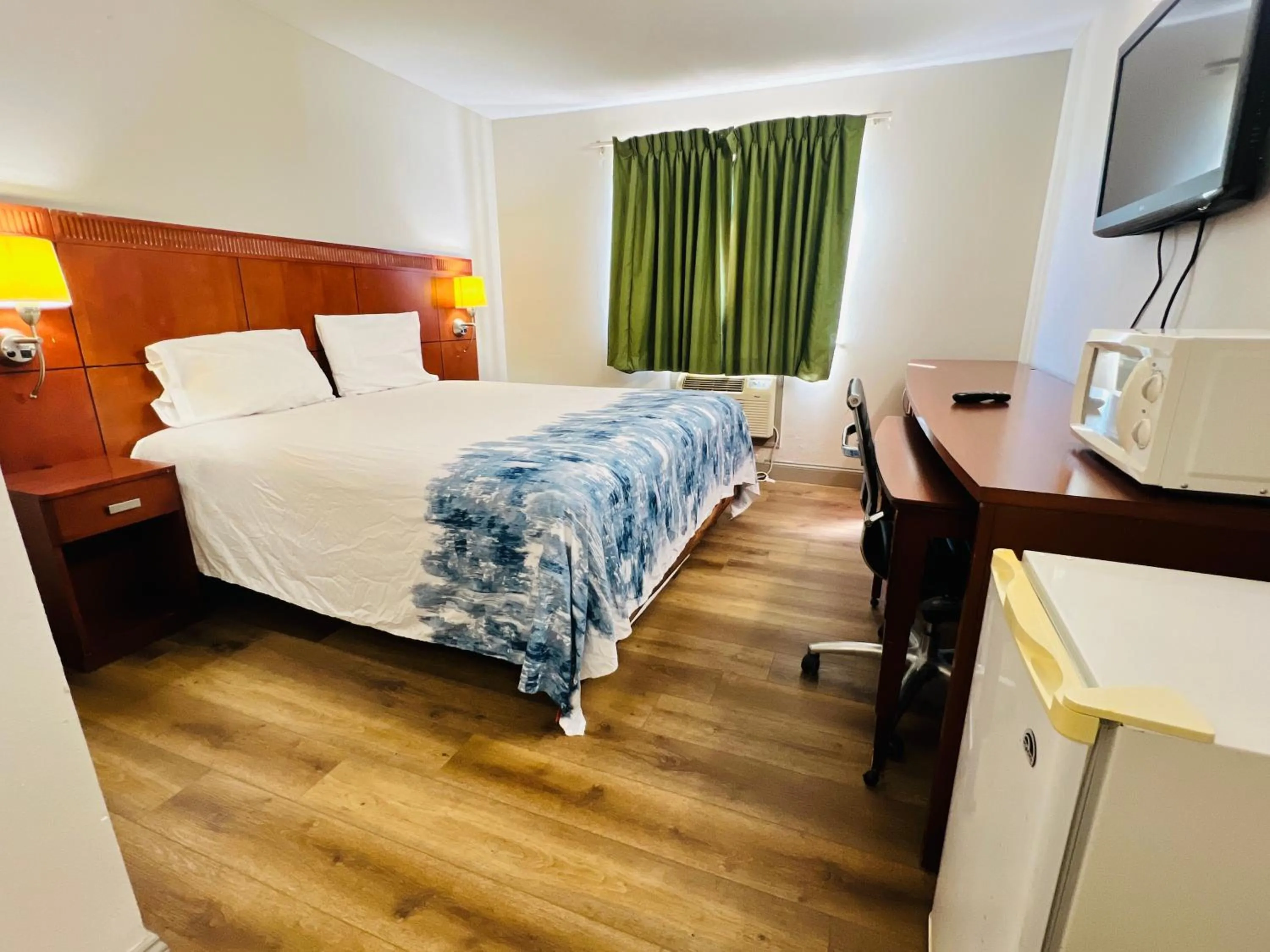 Bedroom in Rosewood Inn By OYO Union City I-69