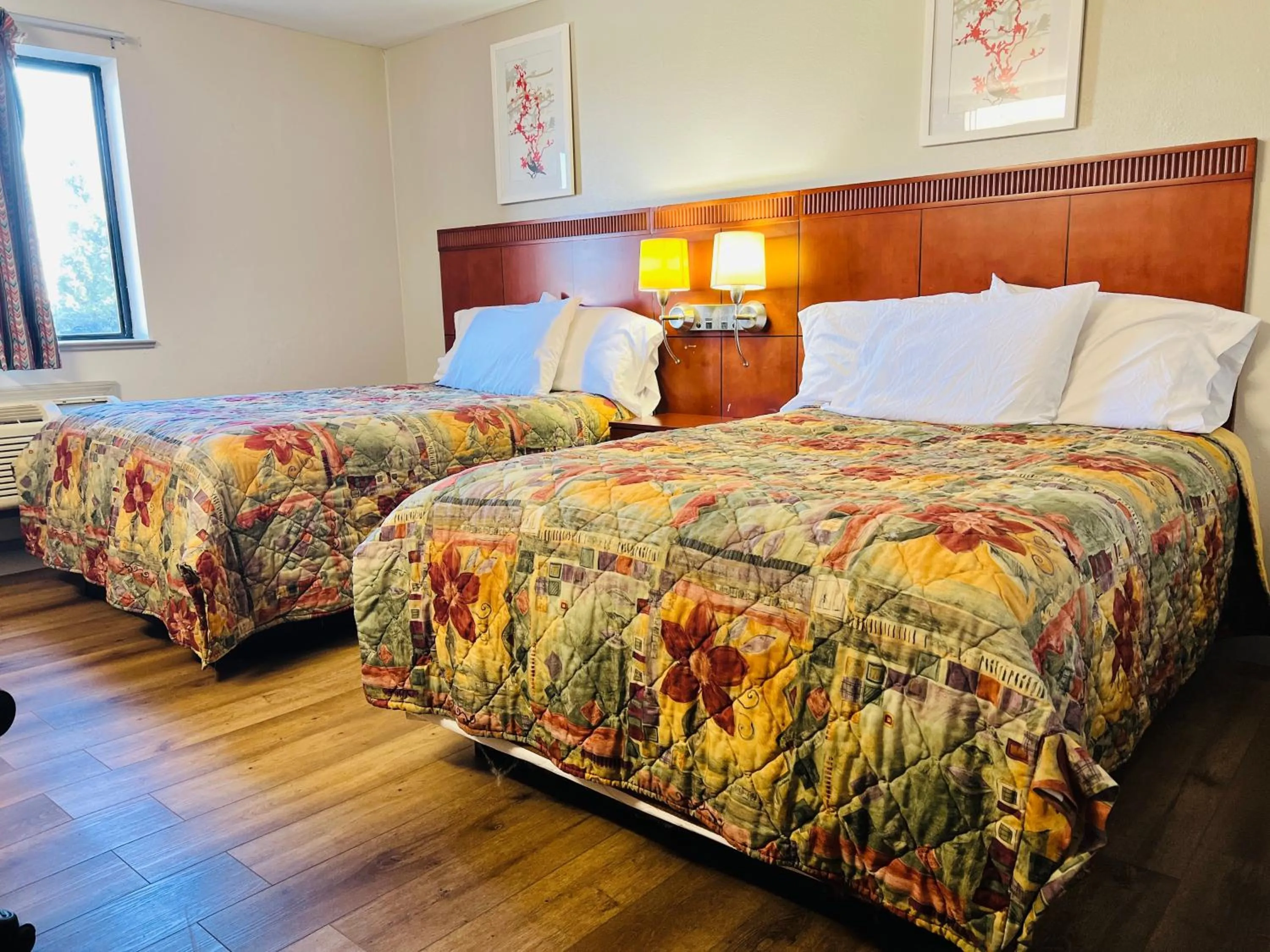 Bedroom in Rosewood Inn By OYO Union City I-69