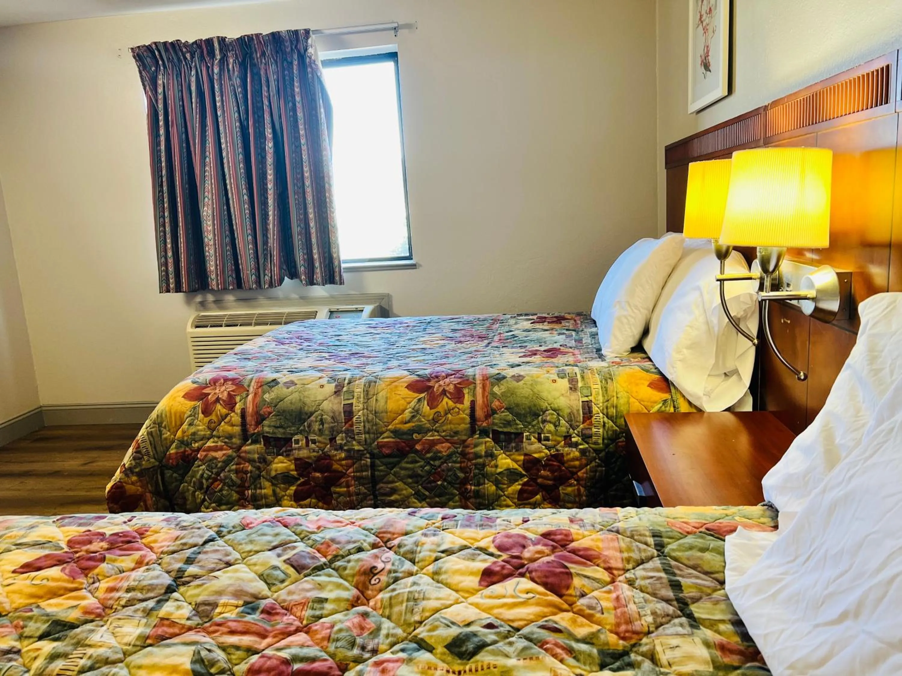 Bedroom in Rosewood Inn By OYO Union City I-69