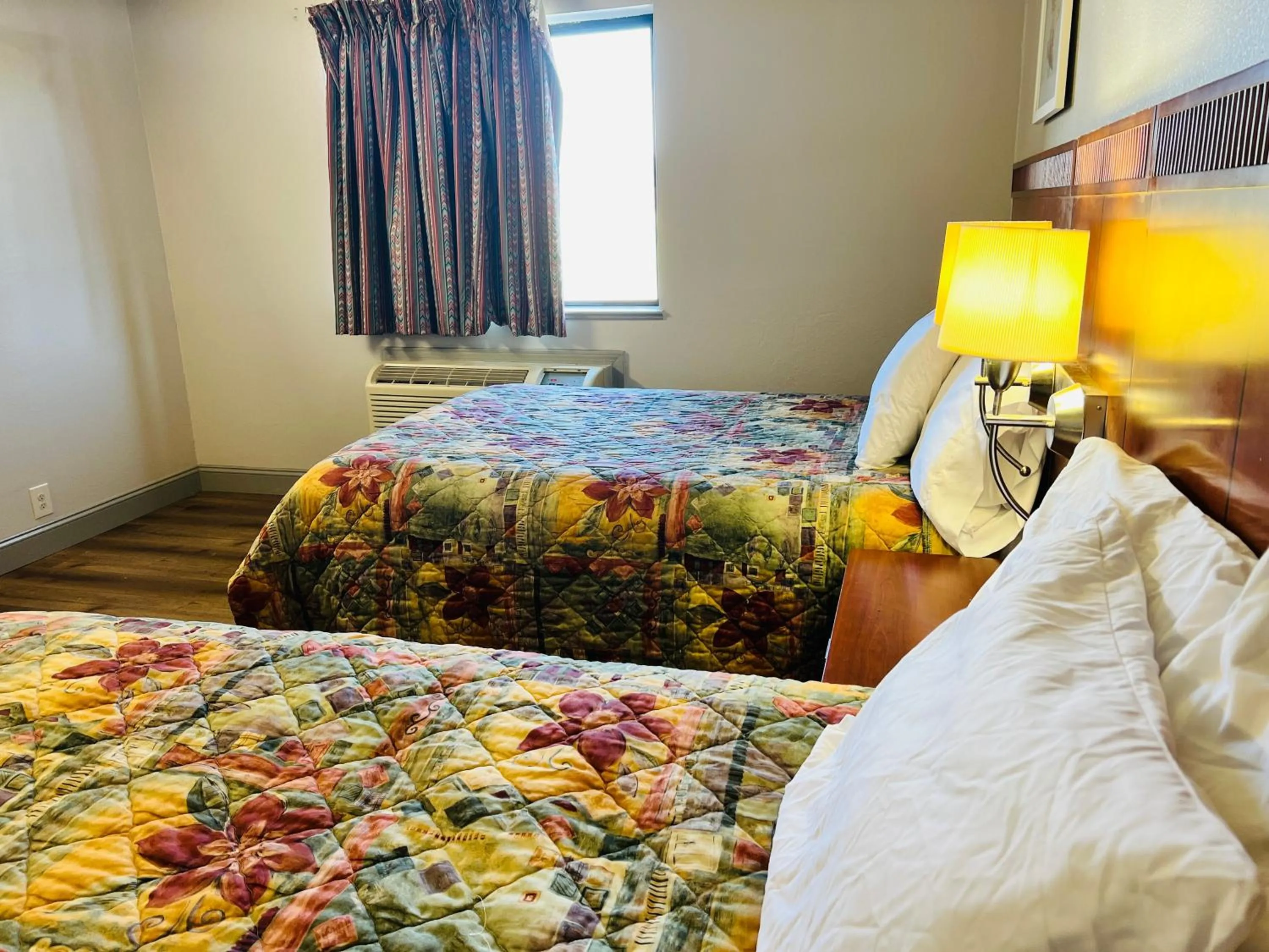 Bedroom in Rosewood Inn By OYO Union City I-69