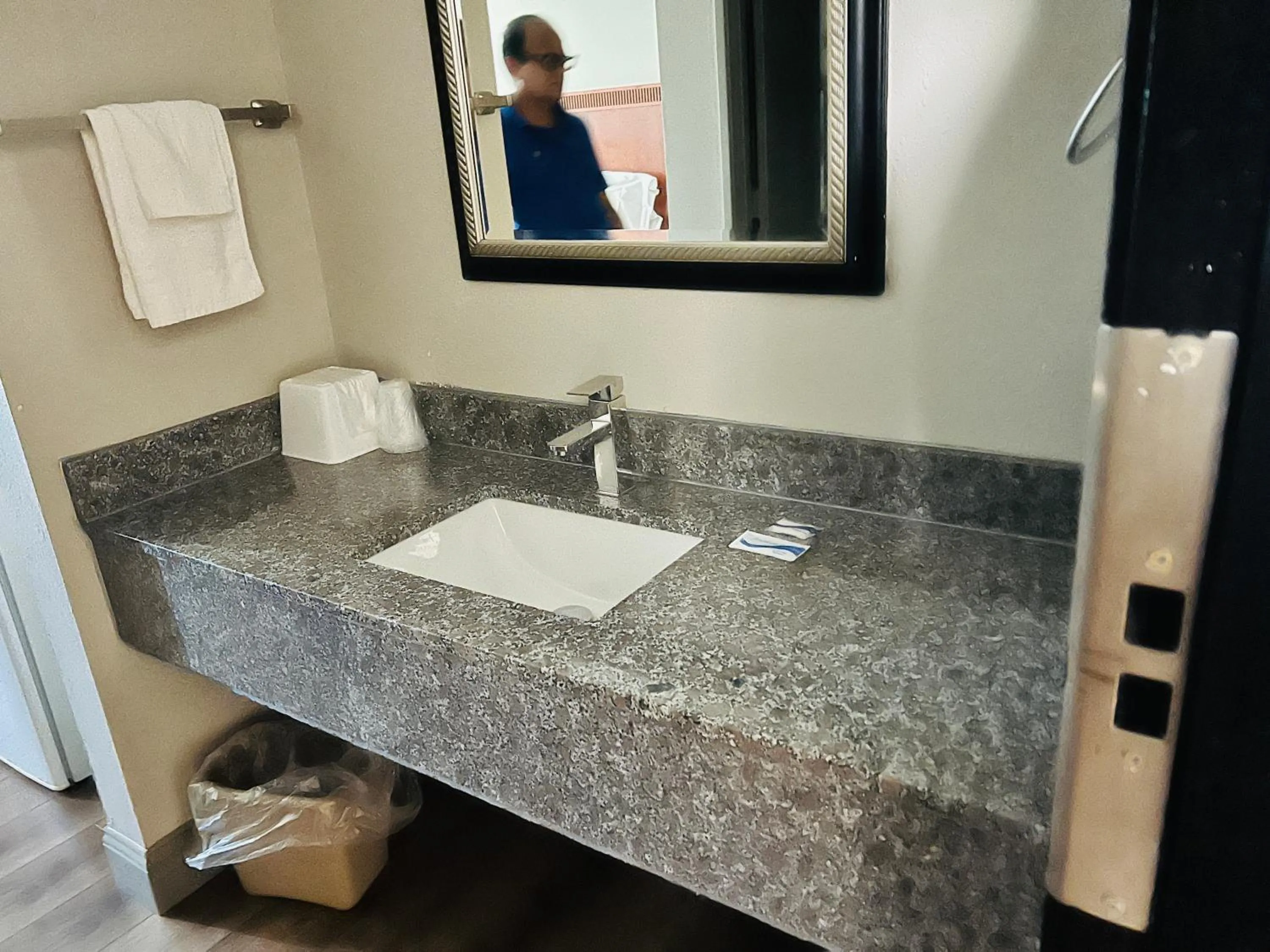 Bathroom in Rosewood Inn By OYO Union City I-69