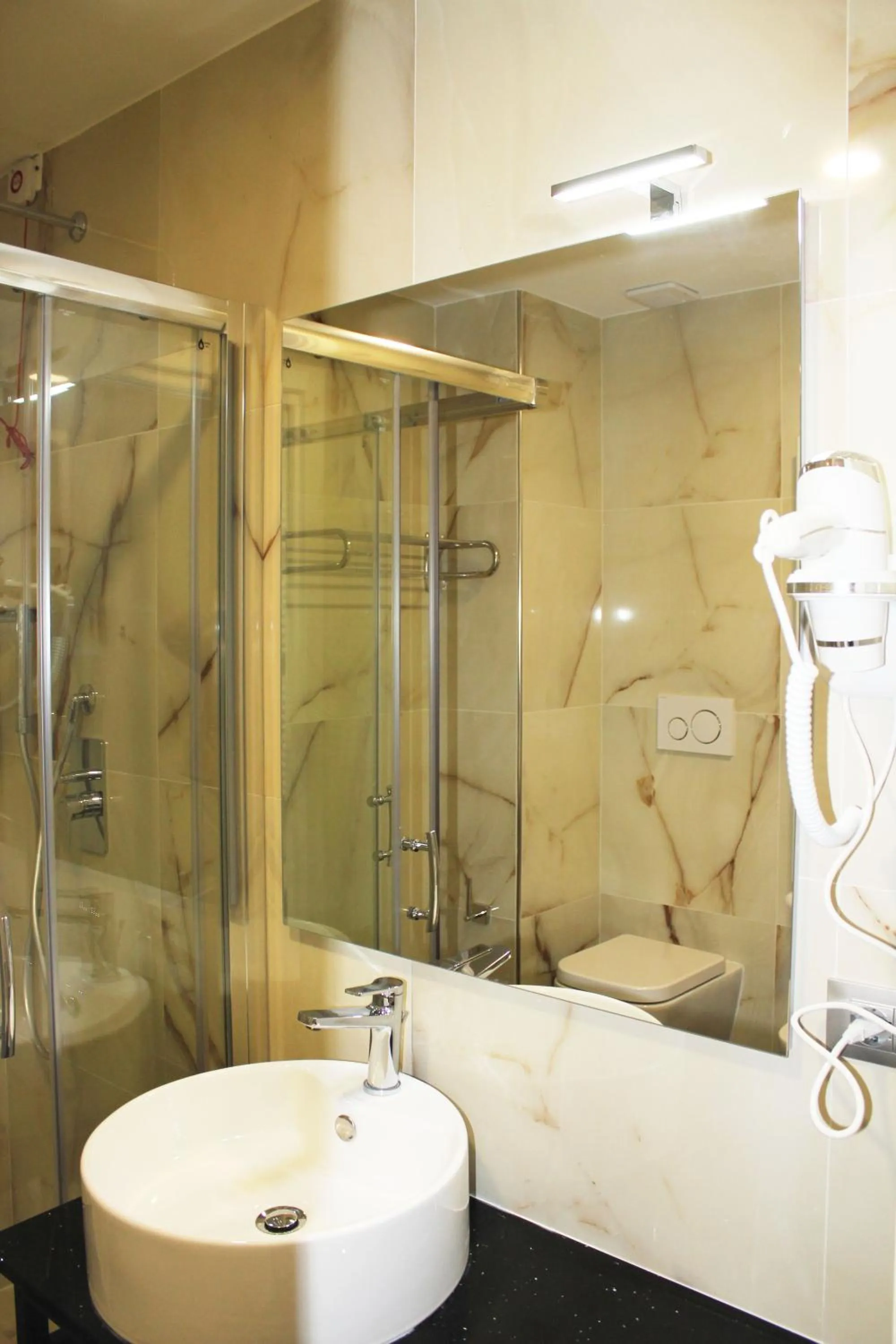 Bathroom in CSI Group - Hotel Metropoli