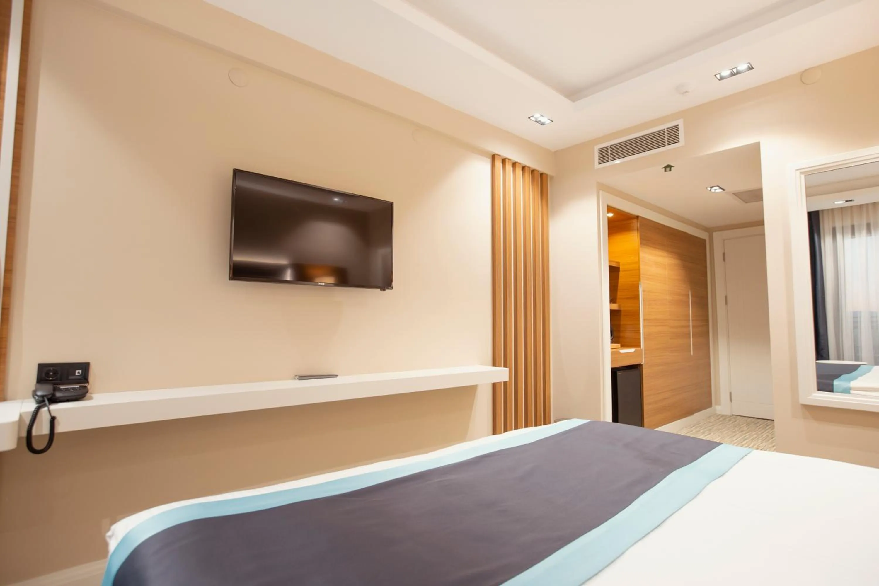 TV and multimedia, Bed in Elifim Resort Hotel