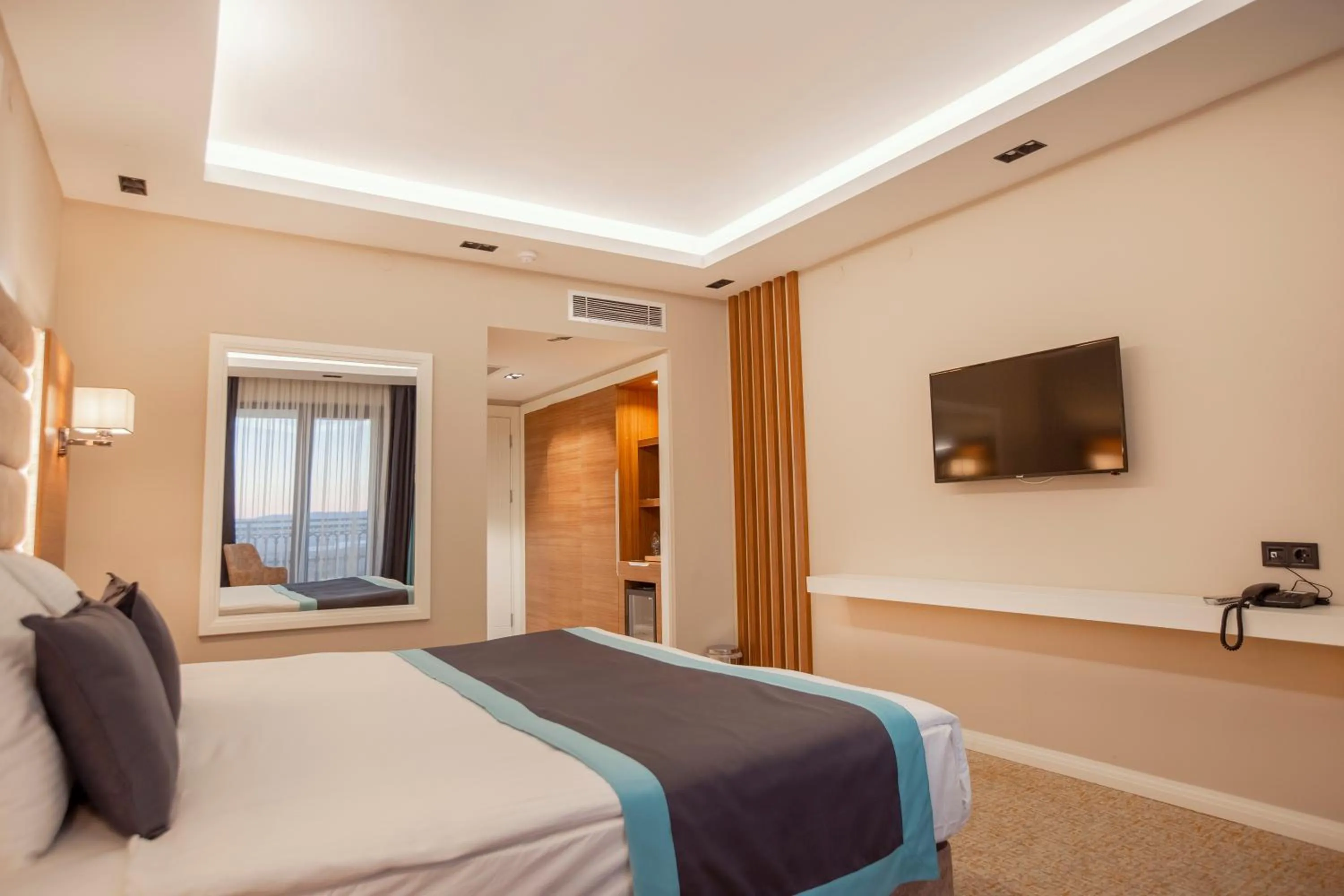 Photo of the whole room, Bed in Elifim Resort Hotel
