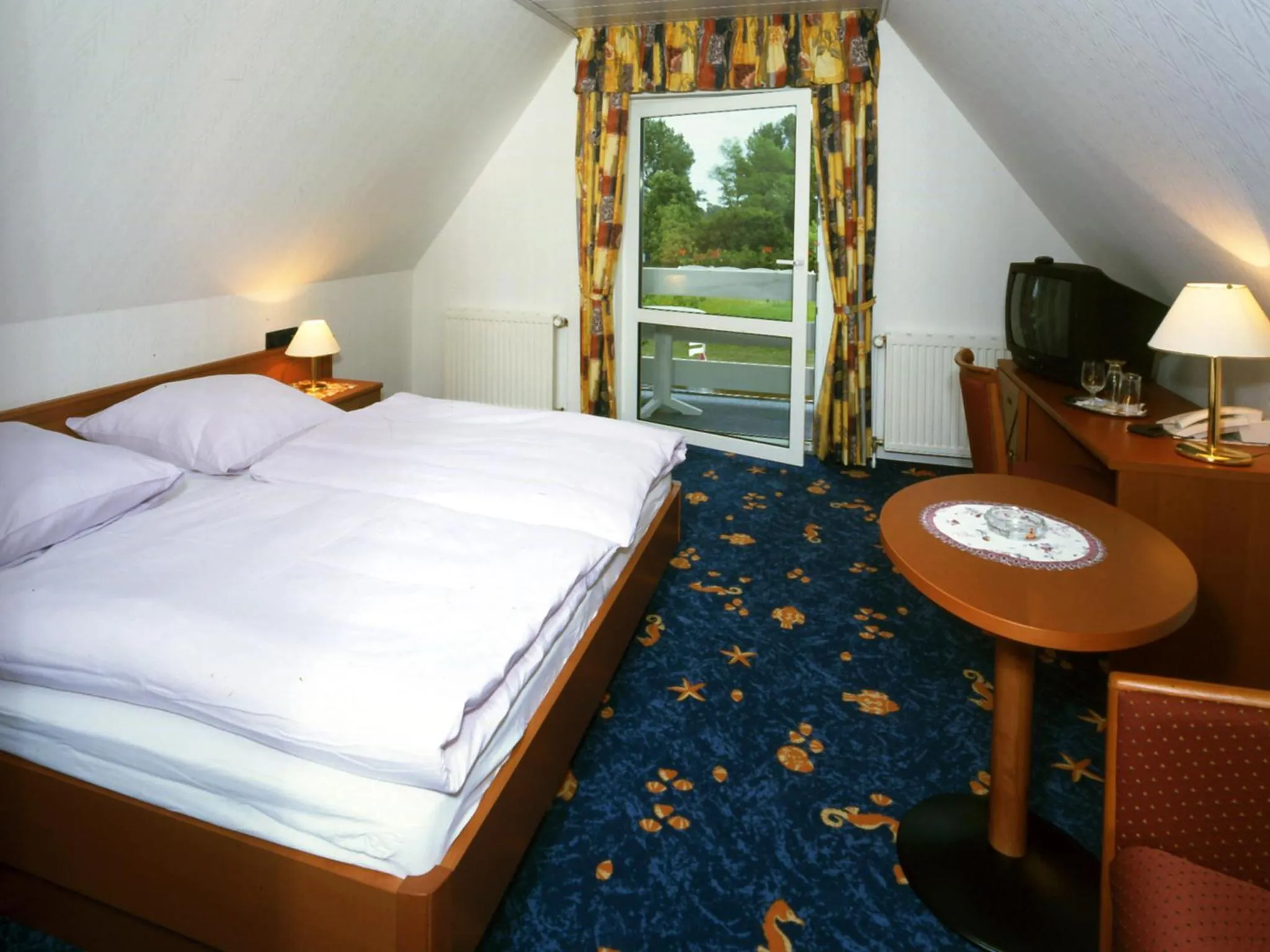 Photo of the whole room, Bed in Hotel Zur Fischerklause