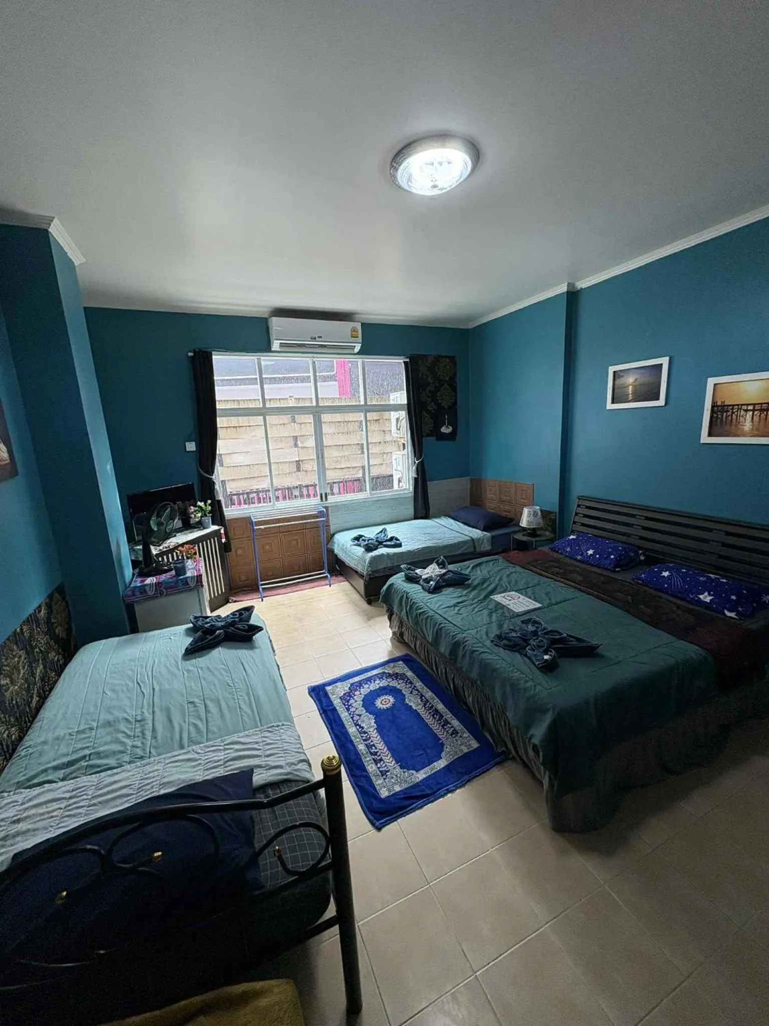 Bed in San Antonio Beach Guesthouse & Restaurant