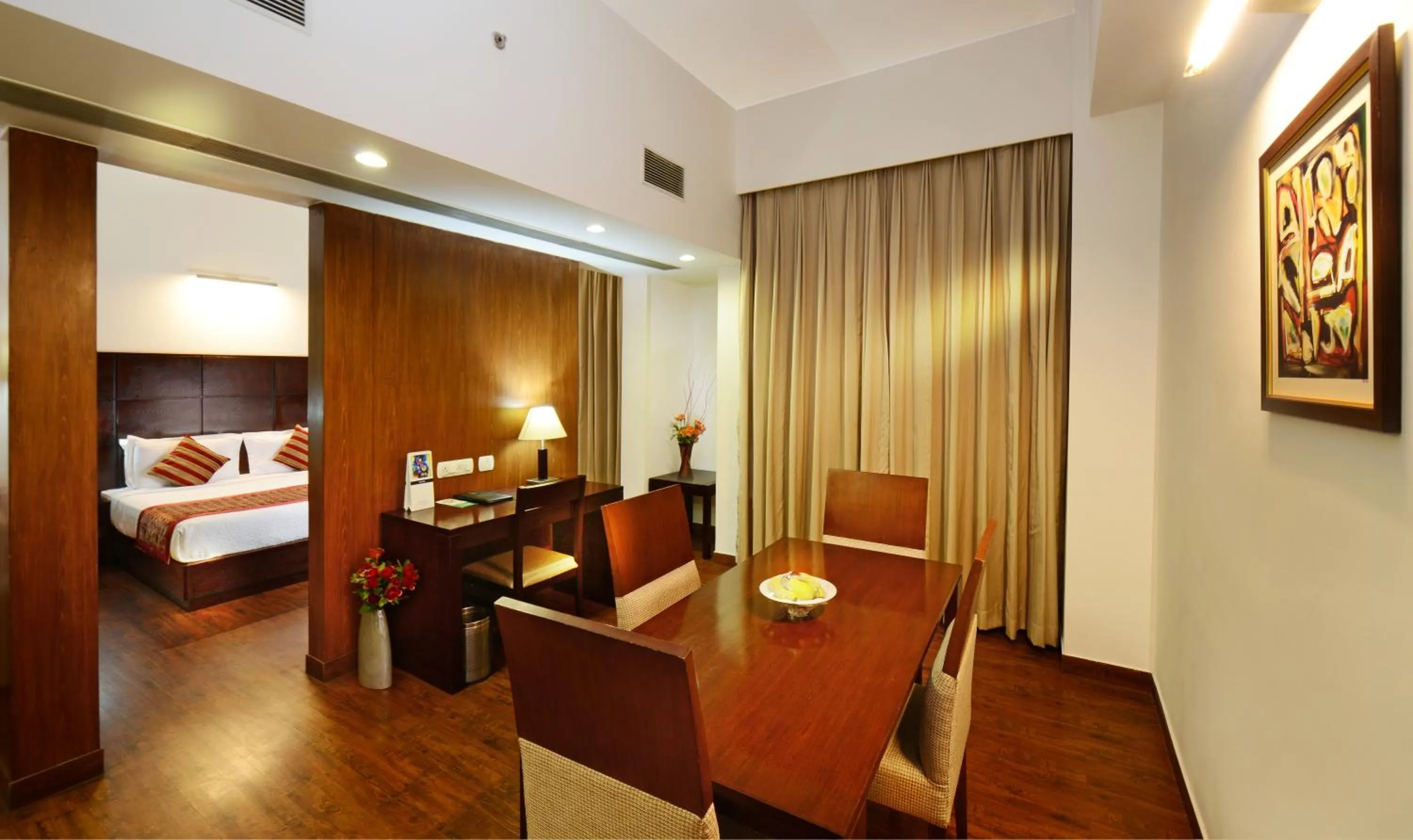 Living room, Bed in Comfort Inn Tulip Heights