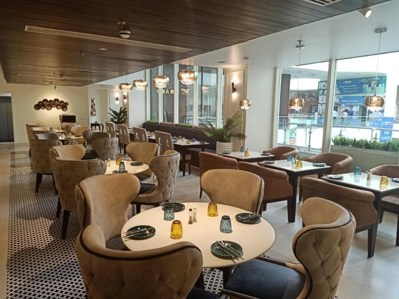 Restaurant/places to eat in Comfort Inn Tulip Heights