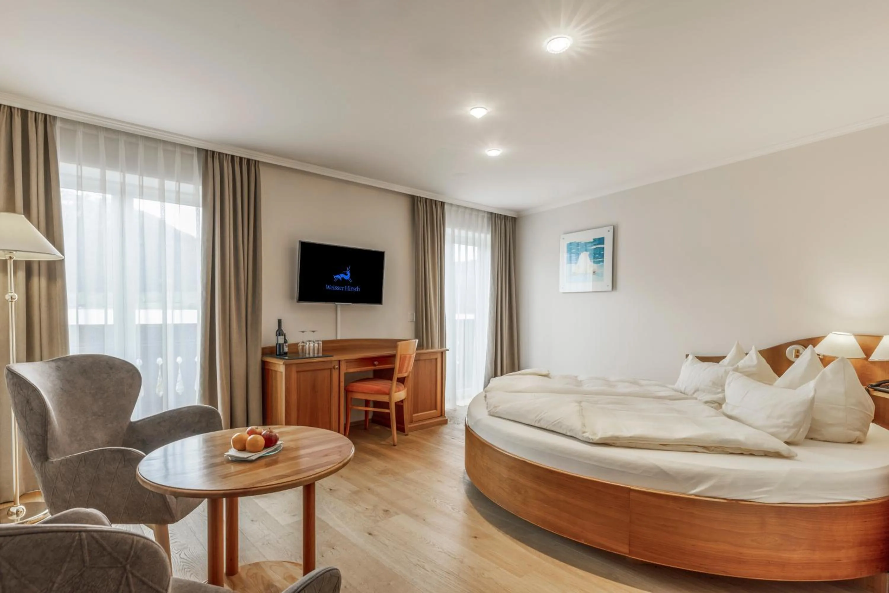 Photo of the whole room, Bed in Hotel Weisser Hirsch