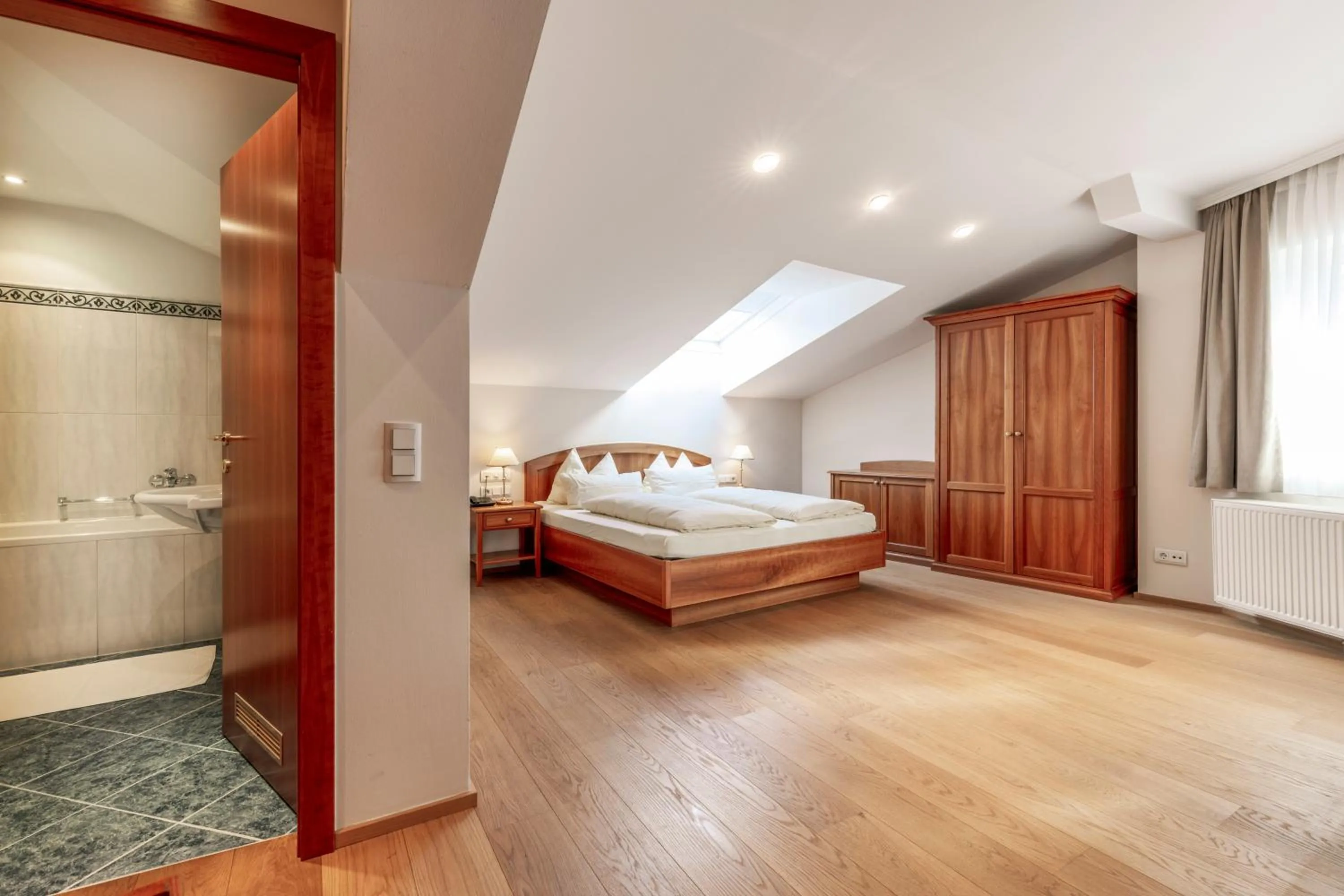 Photo of the whole room, Bed in Hotel Weisser Hirsch