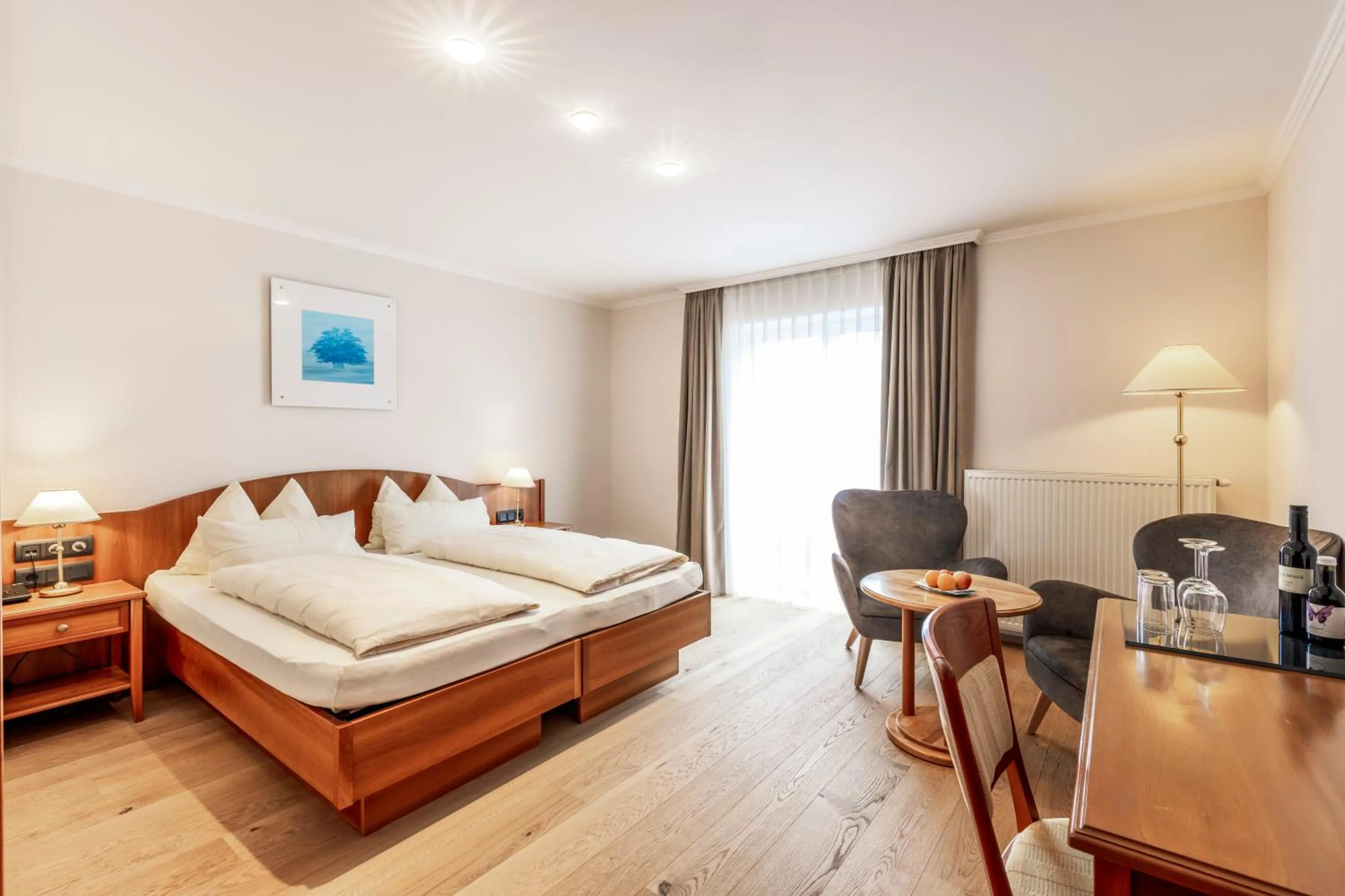 Photo of the whole room, Bed in Hotel Weisser Hirsch