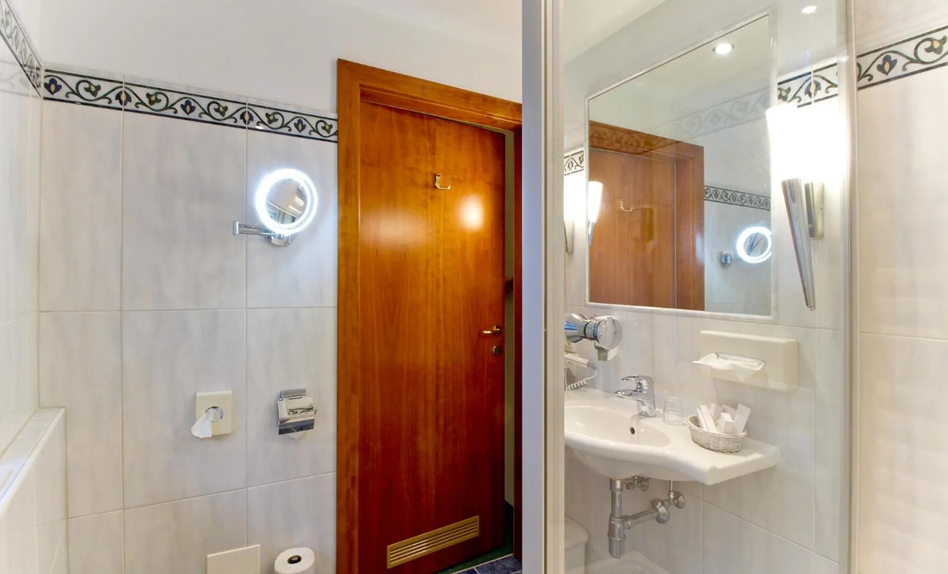 Bathroom in Hotel Weisser Hirsch