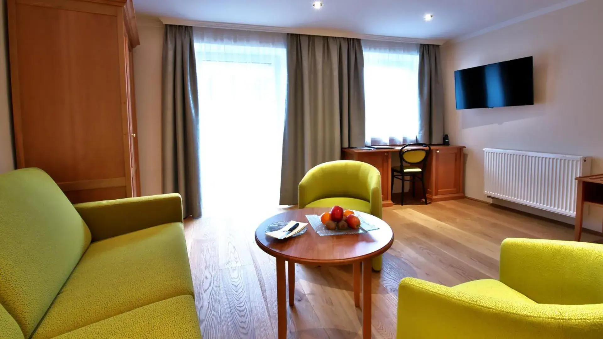 Family Suite in Hotel Weisser Hirsch Family Suite in Hotel Weisser Hirsch