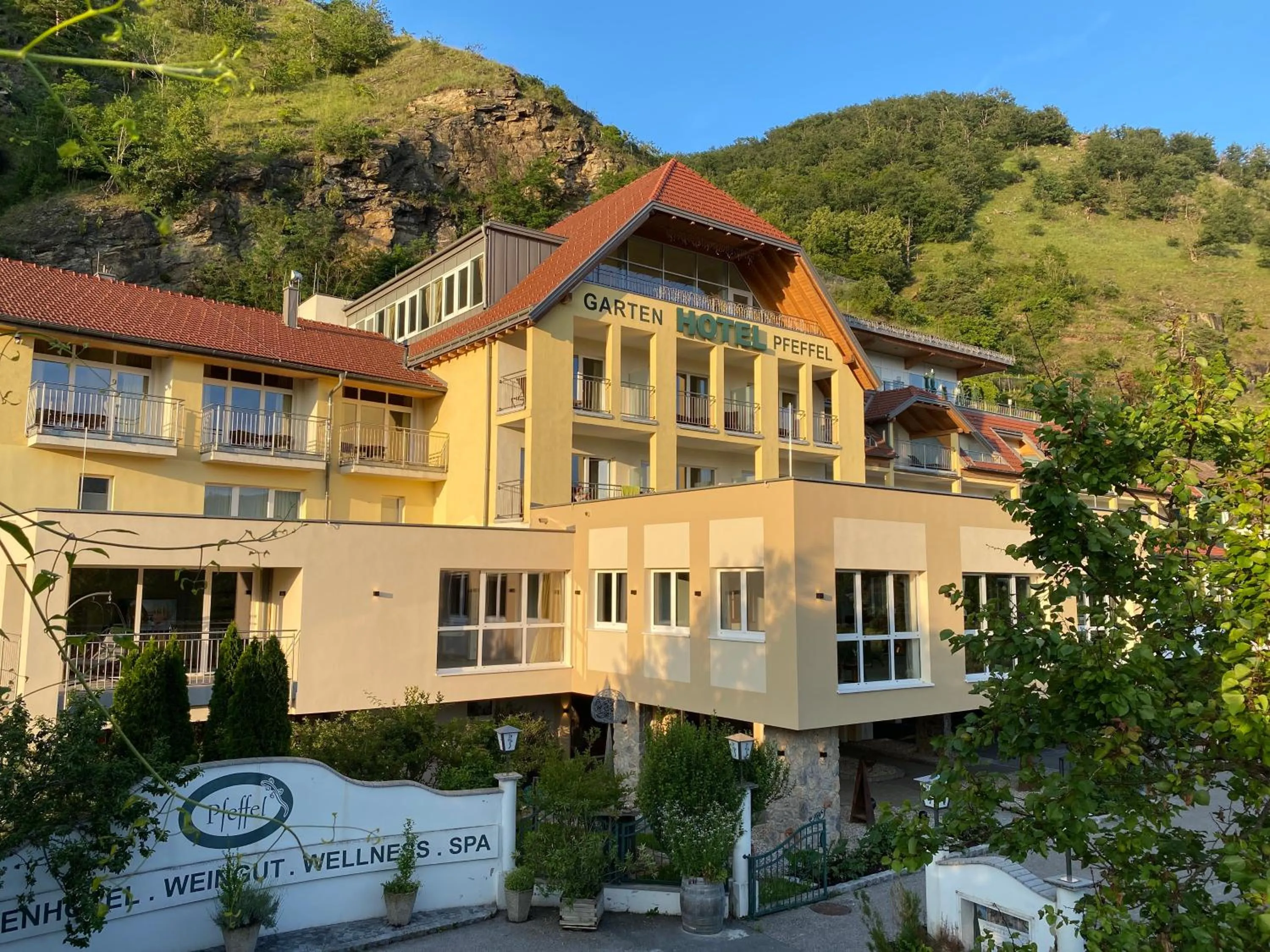 Property building in Gartenhotel & Weingut Pfeffel Dürnstein