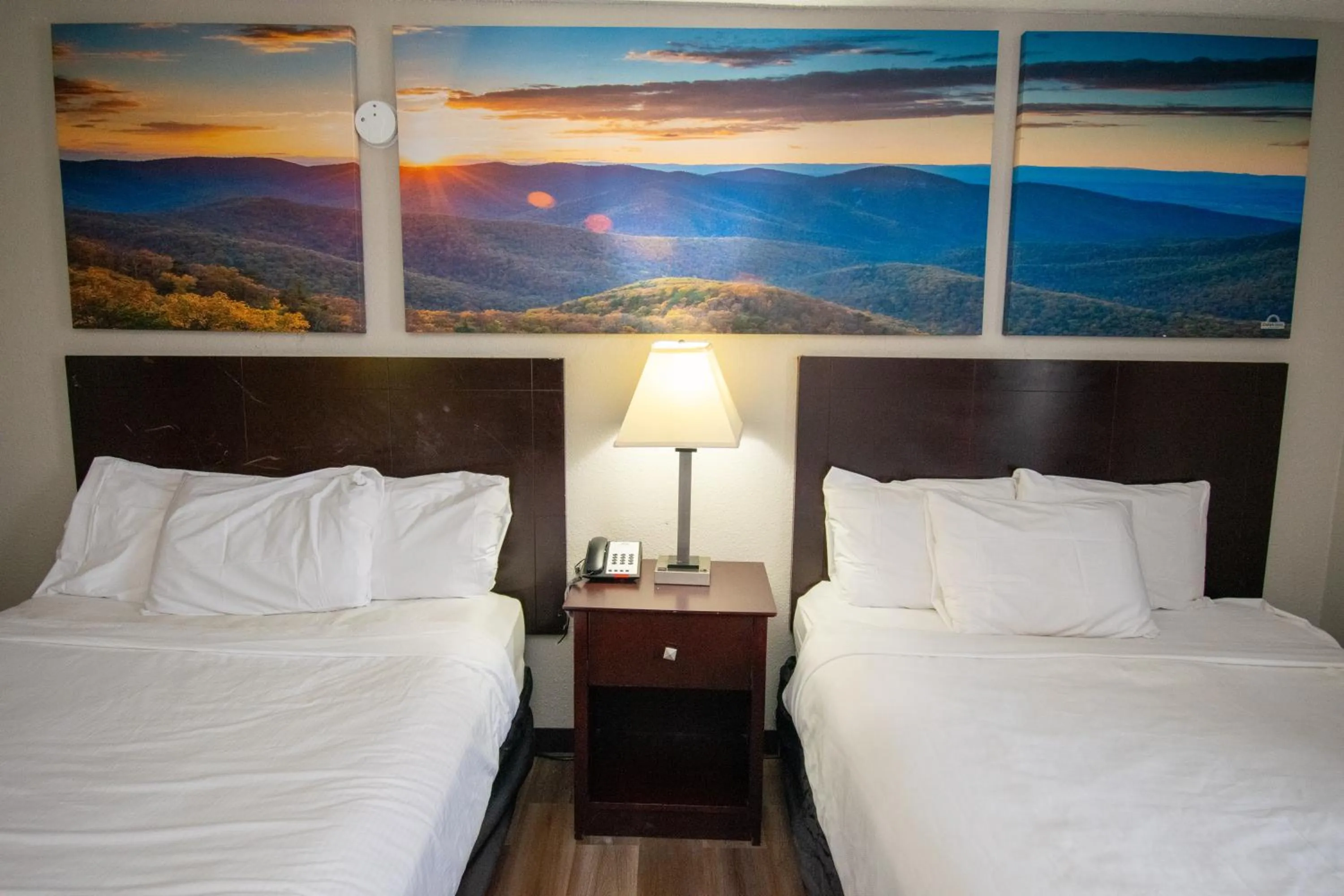 Bedroom, Bed in Days Inn by Wyndham Caddo Valley Arkadelphia