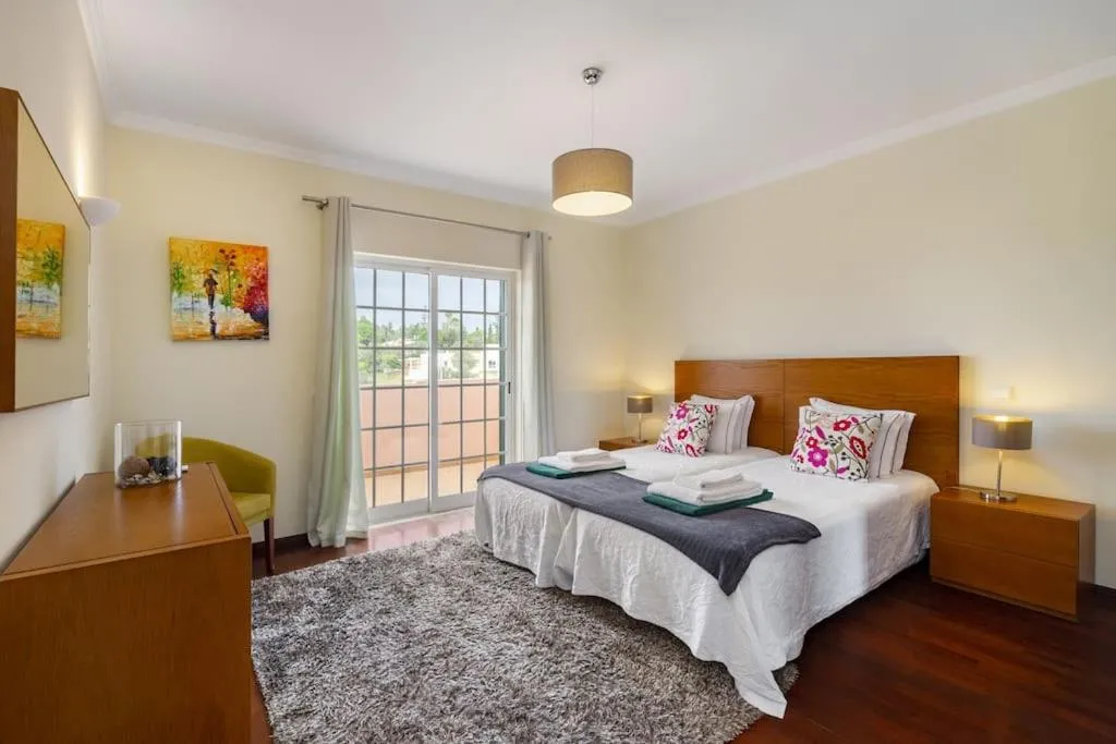 Bed in Villa Arade Riverside - Jacuzzi and Heated Pool by AlgarStays