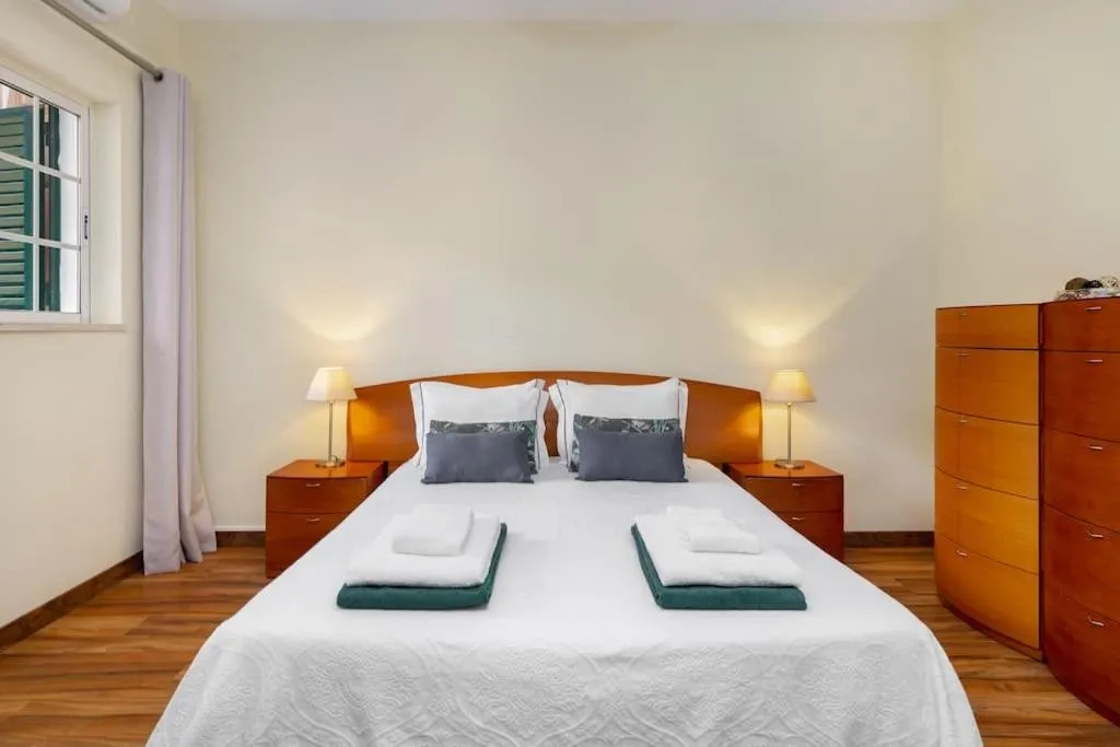 Bed in Villa Arade Riverside - Jacuzzi and Heated Pool by AlgarStays