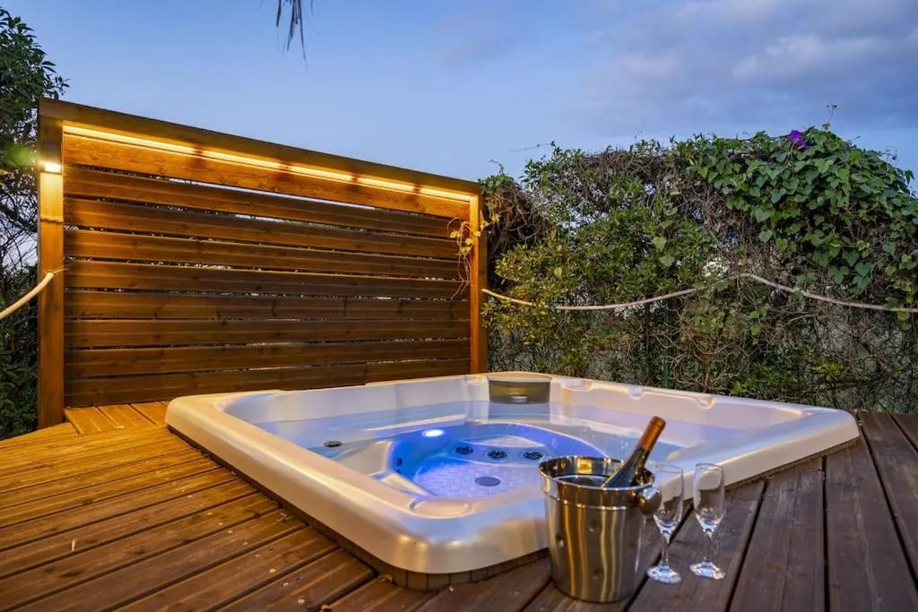 Hot Tub in Villa Arade Riverside - Jacuzzi and Heated Pool by AlgarStays
